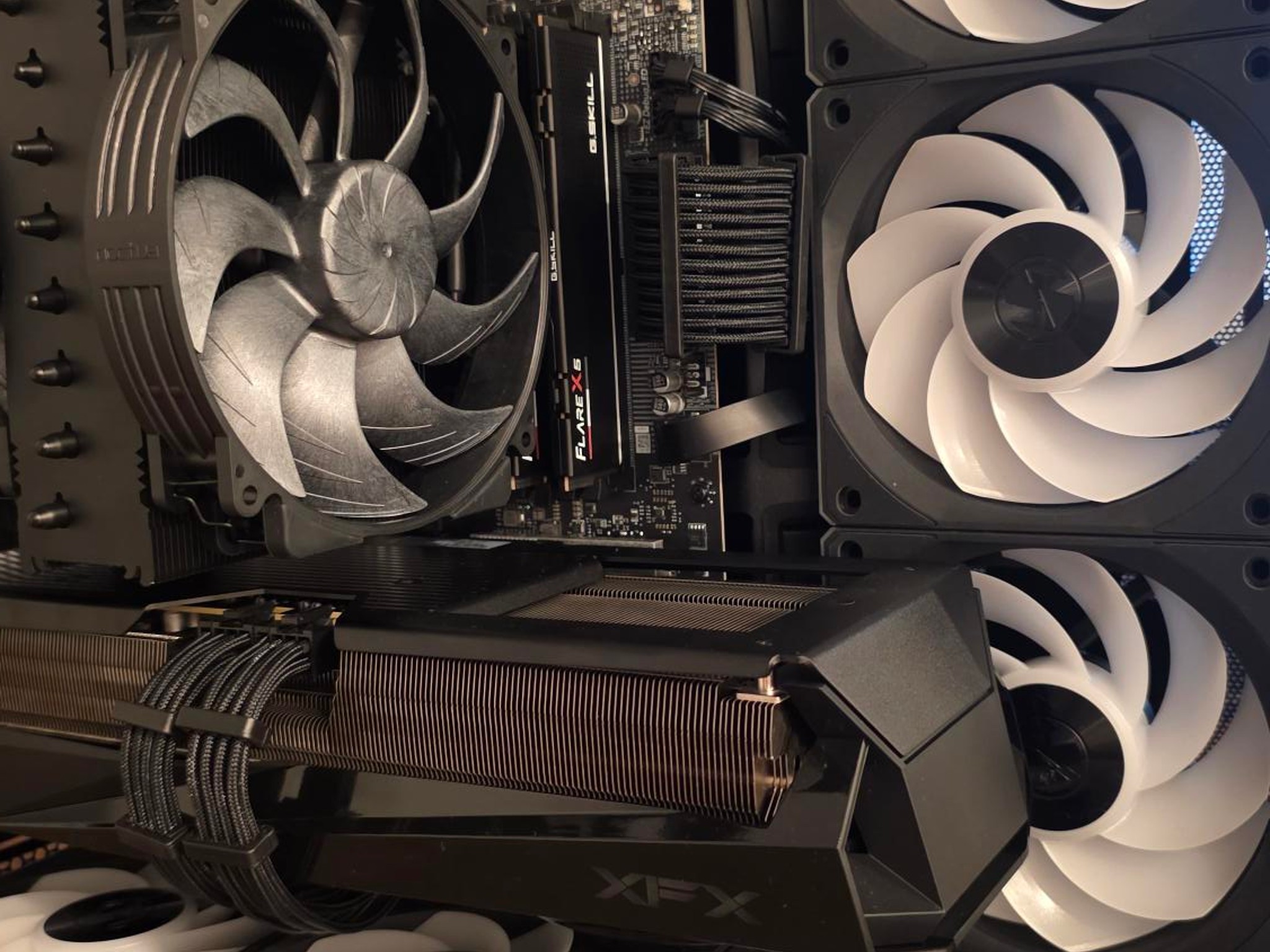 Radeon RX 9070 XT Custom Gaming PC - Ryzen 7 9800X3D, 32GB RAM