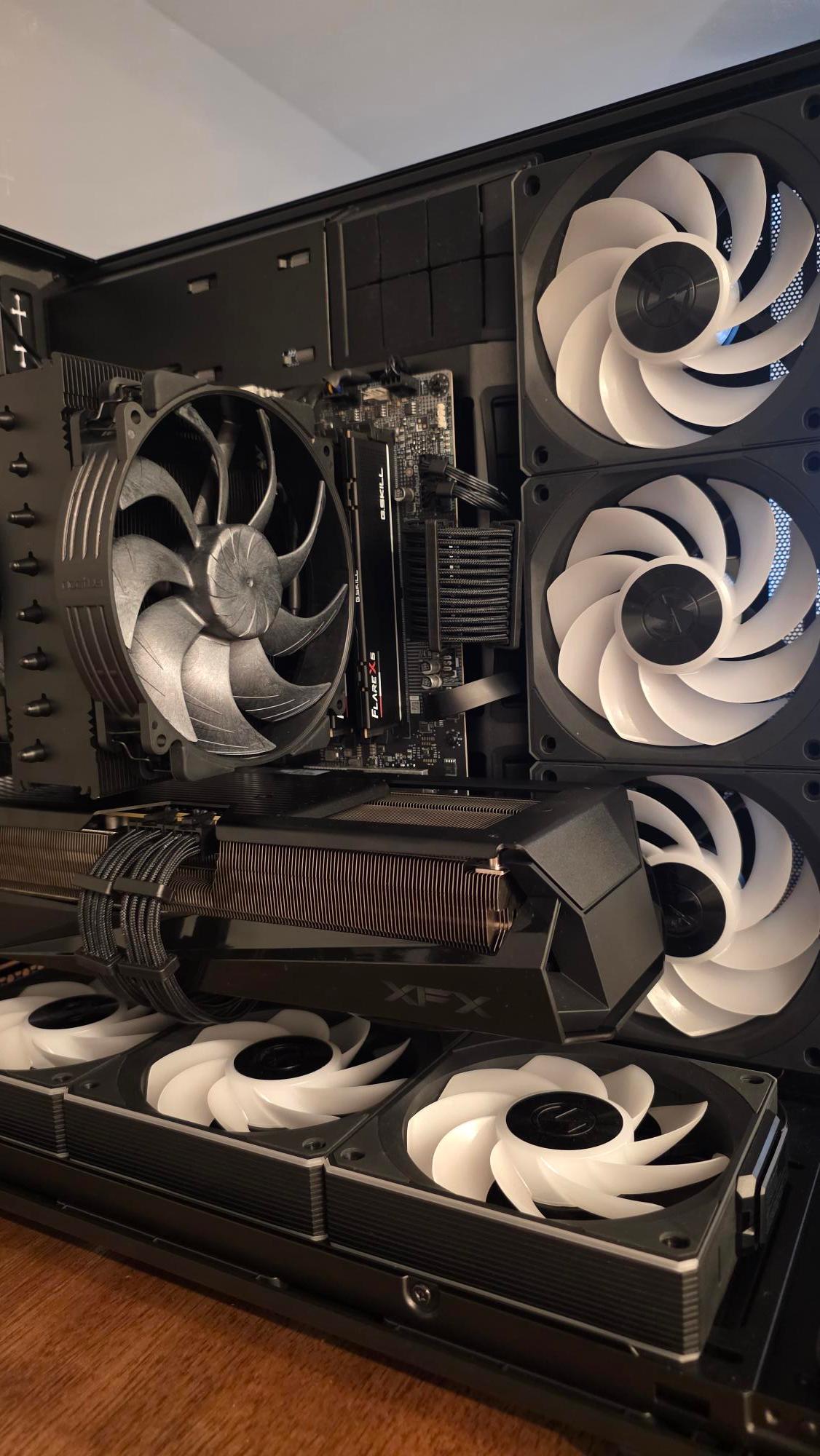 Radeon RX 9070 XT Custom Gaming PC - Ryzen 7 9800X3D, 32GB RAM