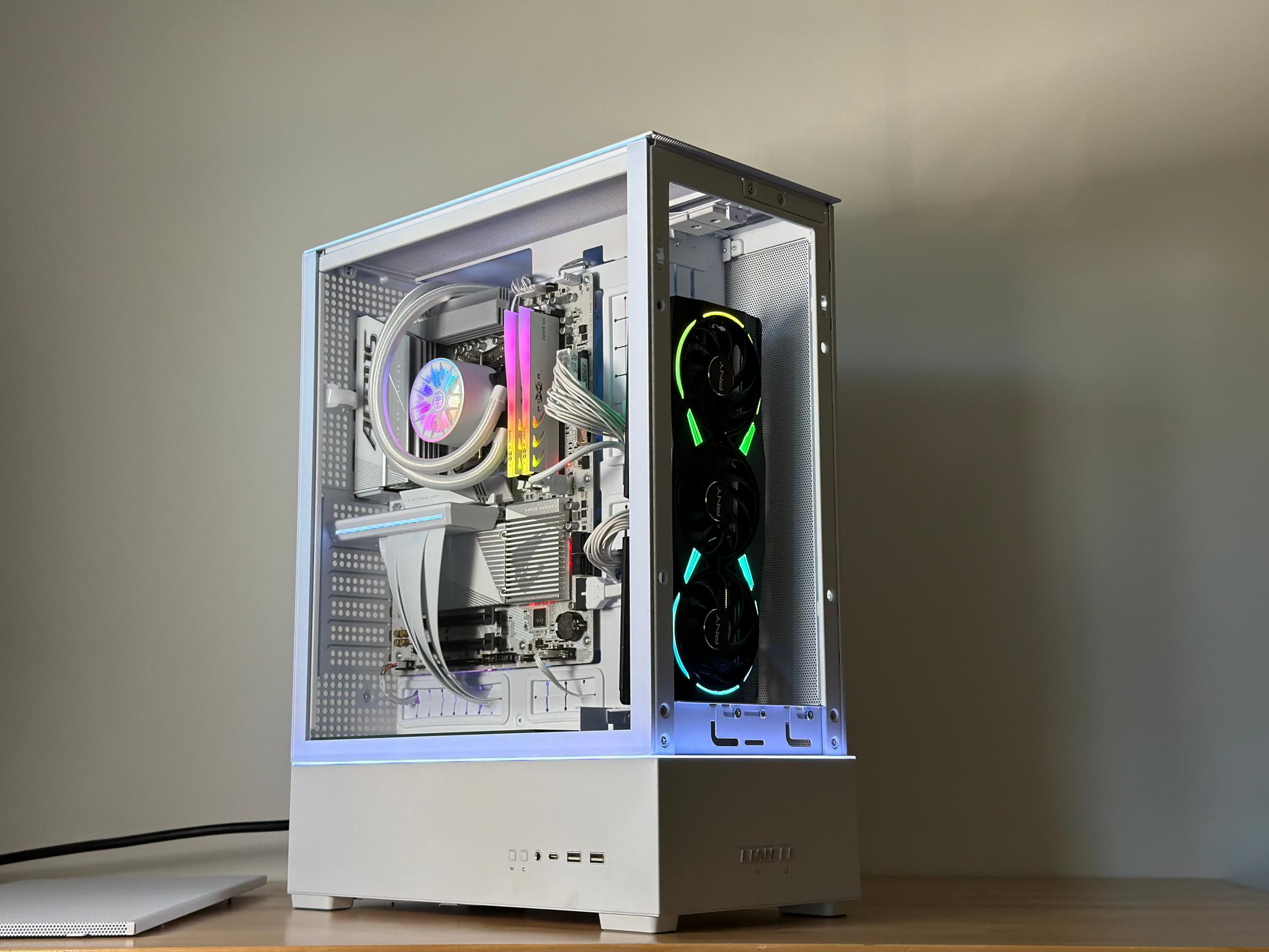 RTX 5070 Ryzen 9 9900x Gaming PC