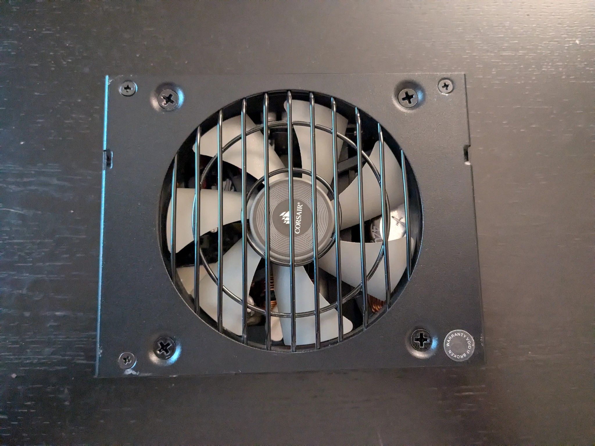 Modular 600-Watt Small Form Factor Power Supply Corsair SF600 80 PLUS® Gold Certified