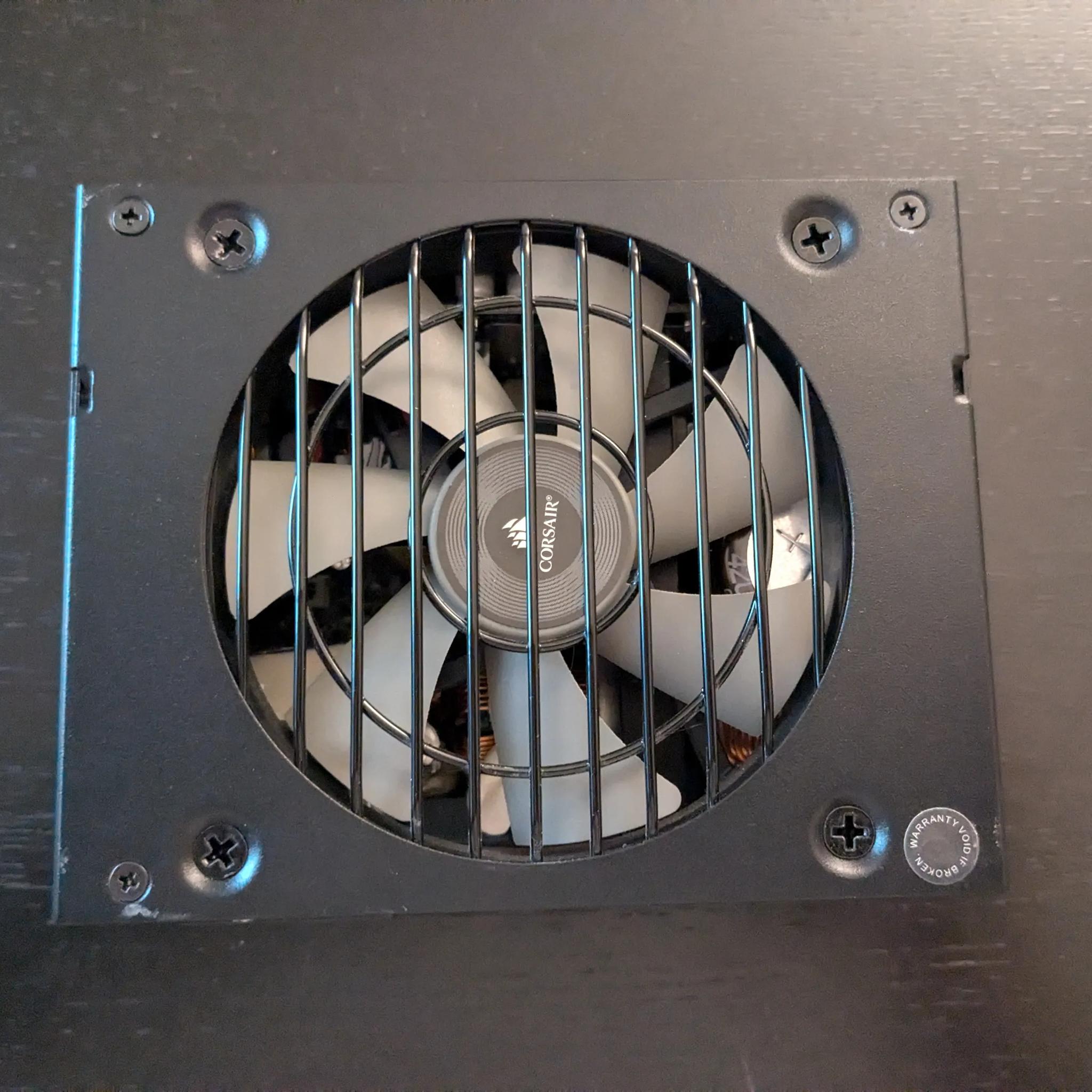 Modular 600-Watt Small Form Factor Power Supply Corsair SF600 80 PLUS® Gold Certified