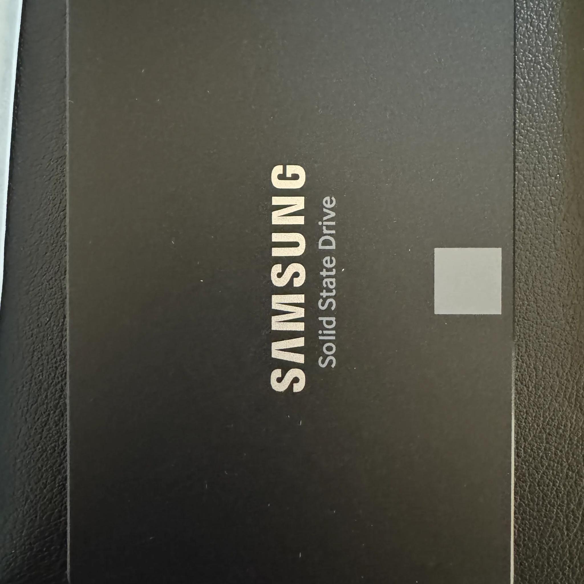 SAMSUNG 870 EVO