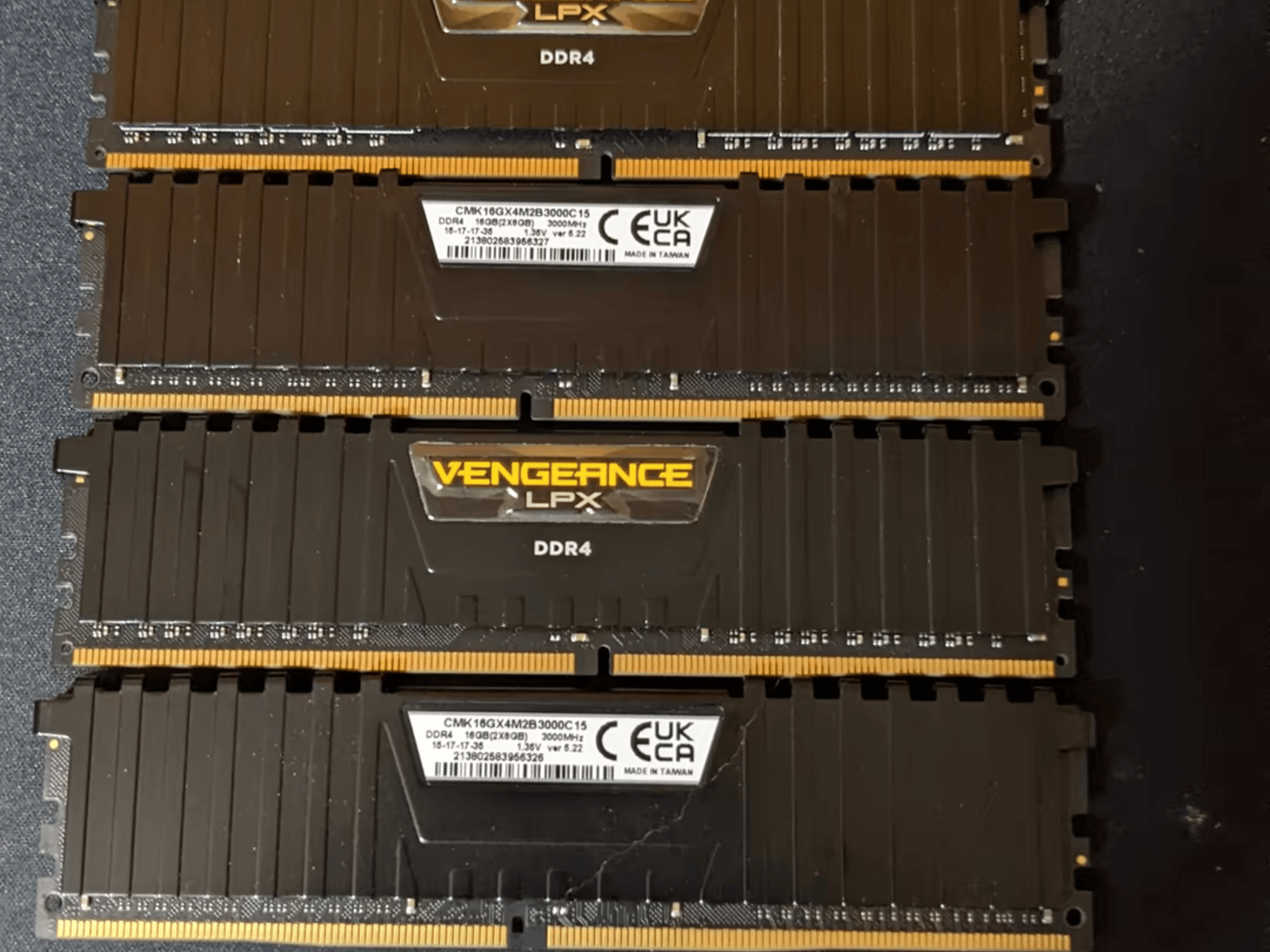 32GB (4 x 8 GB) Corsair LPX Vengeance DDR4