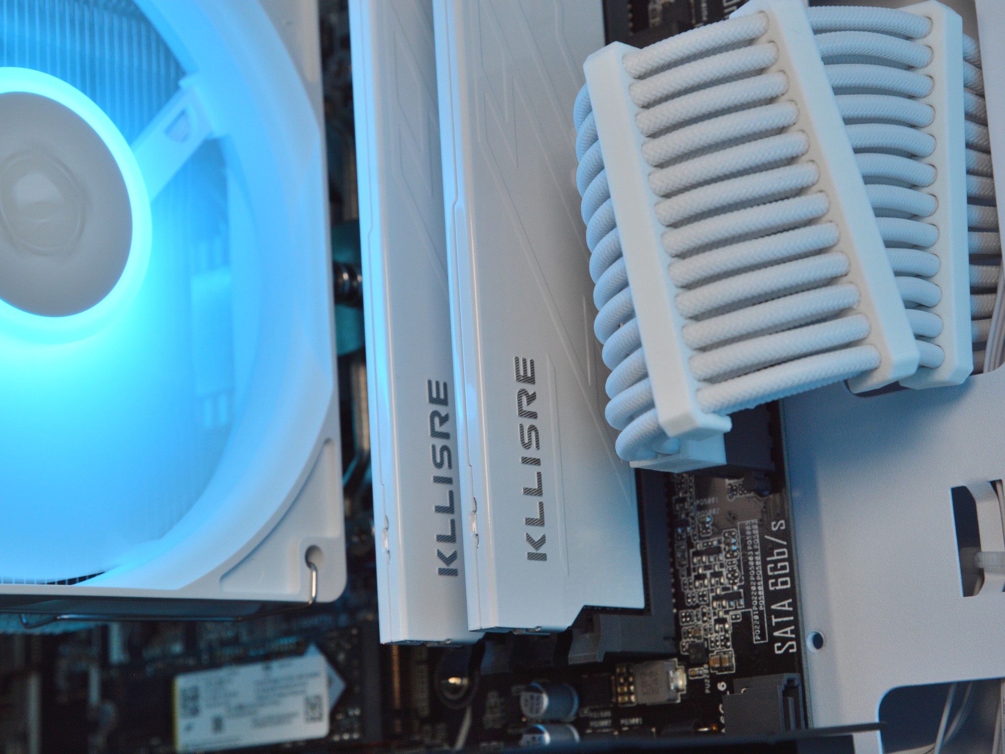 🧊🔨 | RX 5700XT 8GB | RYZEN 7 2700 | 16GB DDR4 RAM | 1TB NVME SSD | Ice Breaker |