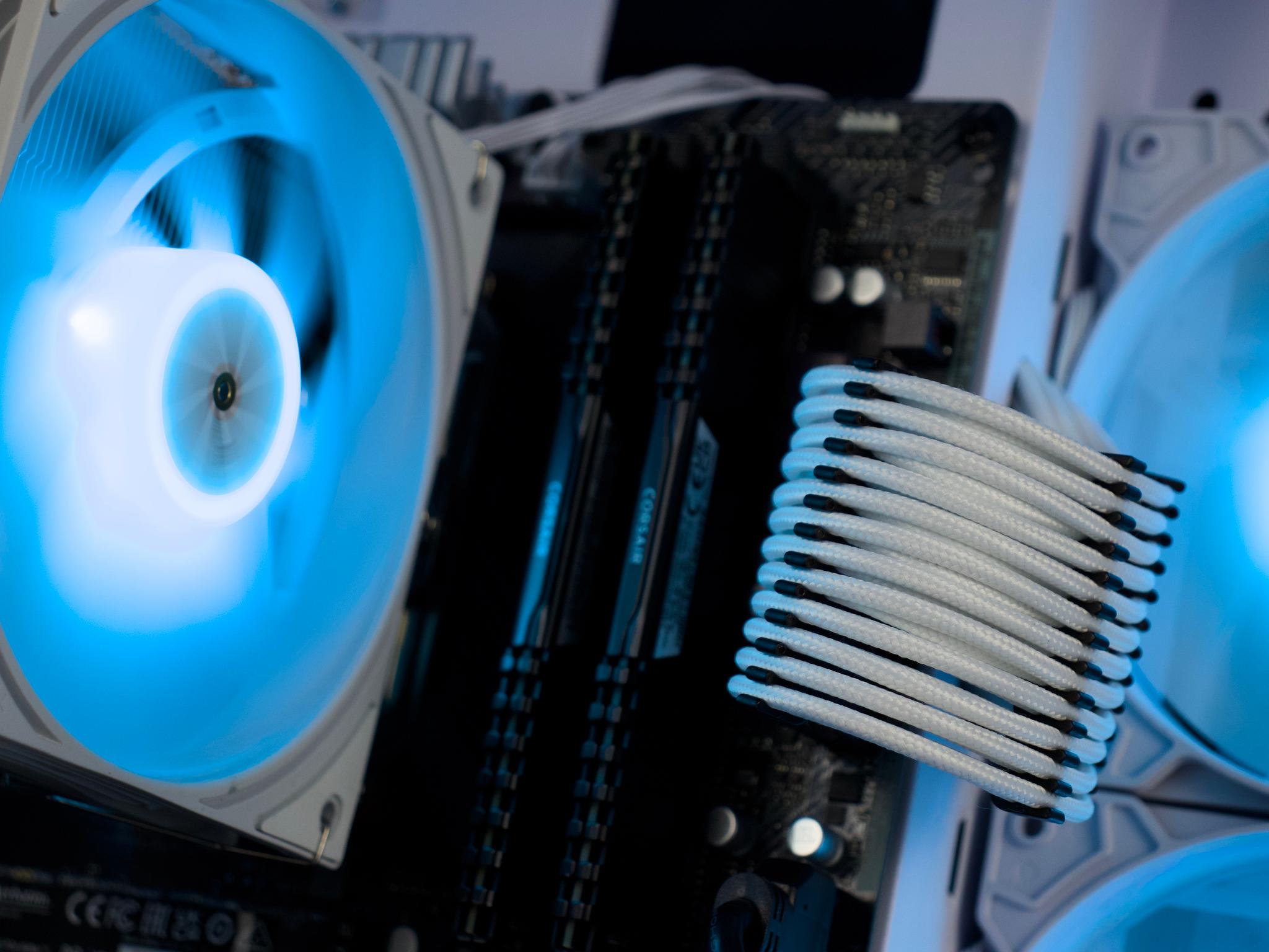 🧊❄️🧊 White Gaming PC – RTX 5060 , Ryzen 5 5600X, 32GB RAM, 1TB SSD - WiFi, BlueTooth 🧊❄️🧊