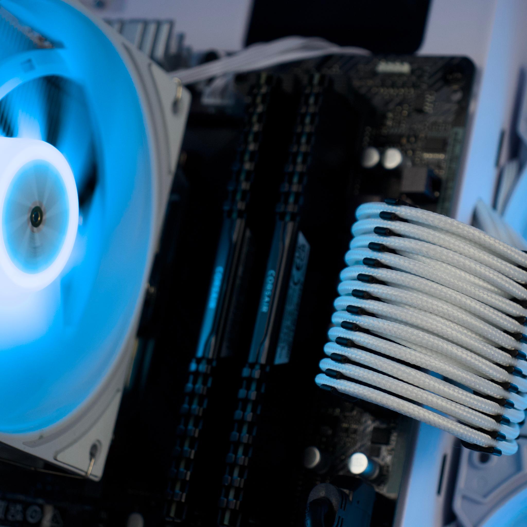 🧊❄️🧊 White Gaming PC – RTX 5060 , Ryzen 5 5600X, 32GB RAM, 1TB SSD - WiFi, BlueTooth 🧊❄️🧊