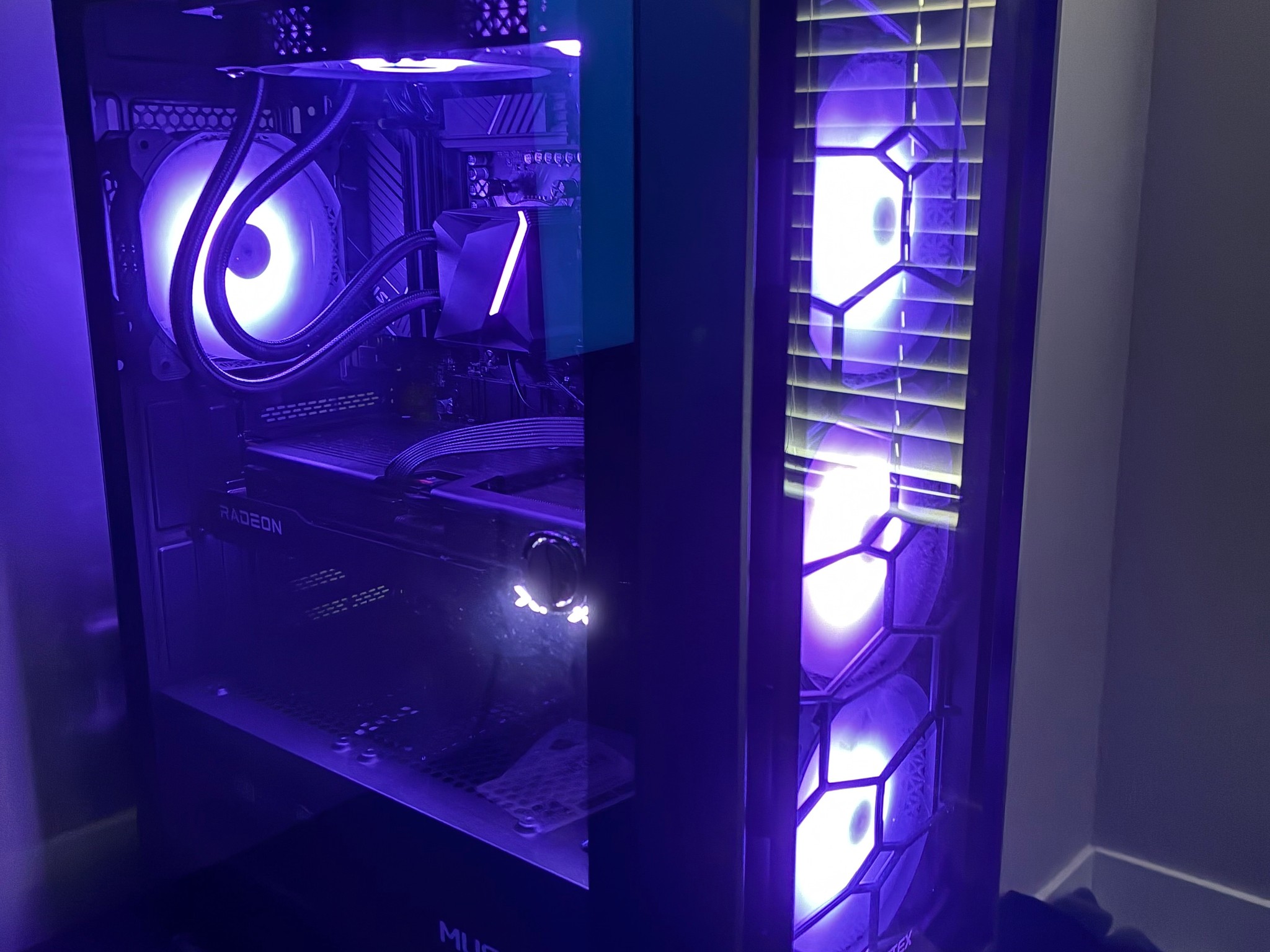 1440p Gaming pc Ryzen 5 9600x 32gb ram, rx 9060 xt
