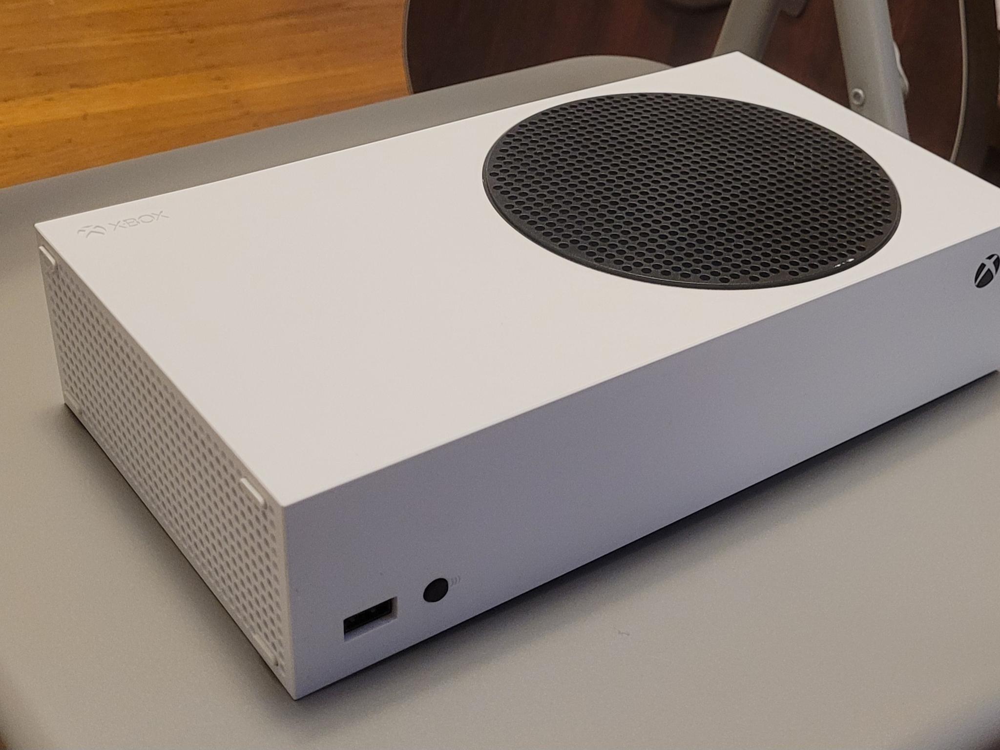 Xbox Series S 512gb and controller/cords