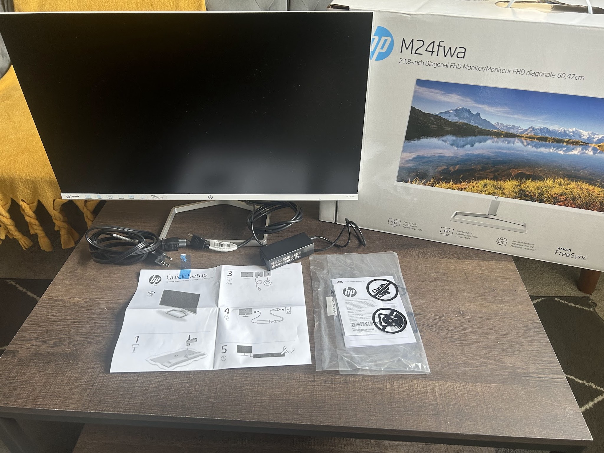 White Monitor HP M24fwa 23.8-in IPS FHD
