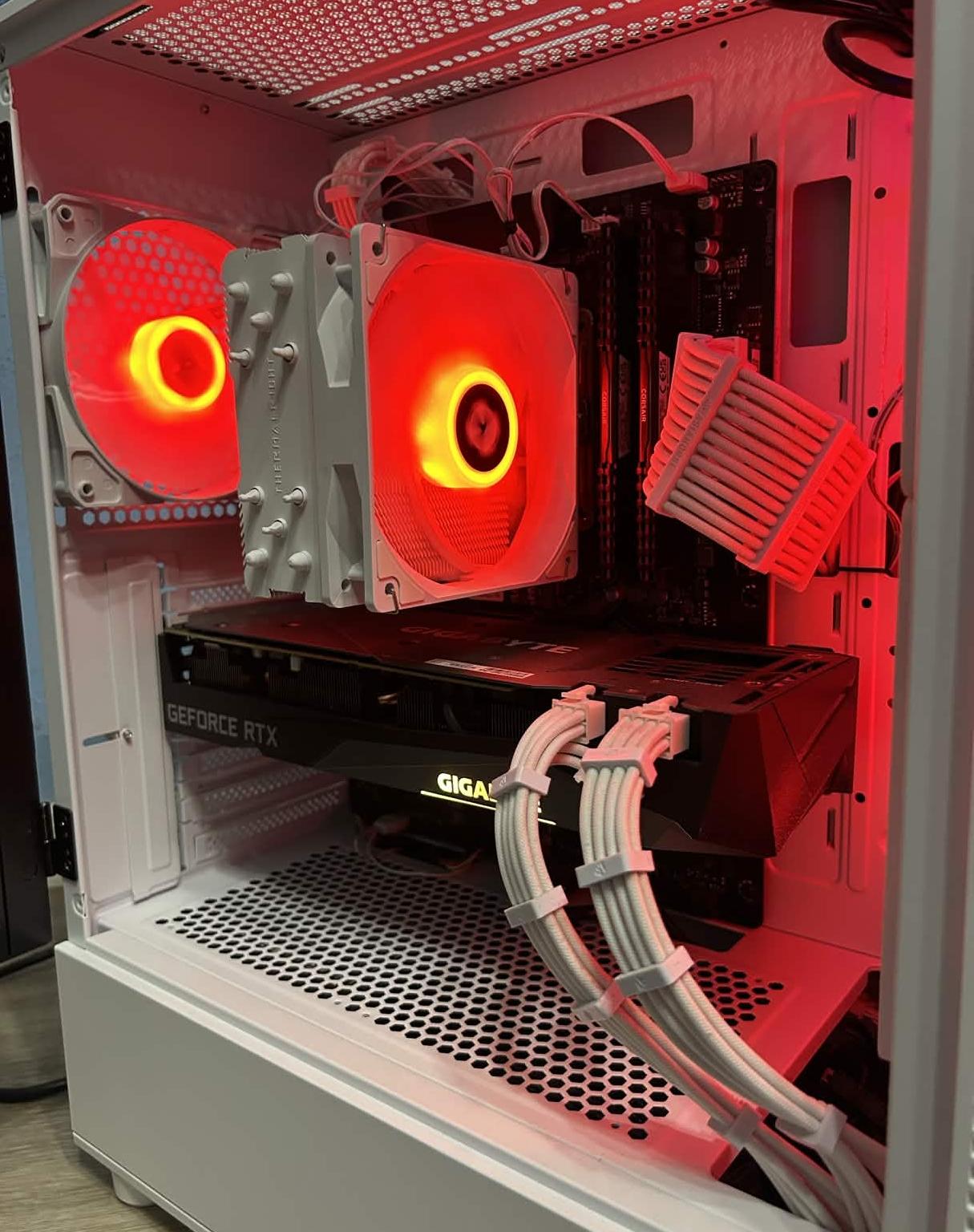 ALL WHITE NVIDIA GAMING PC (3070, ryzen 7, 32gb ram)