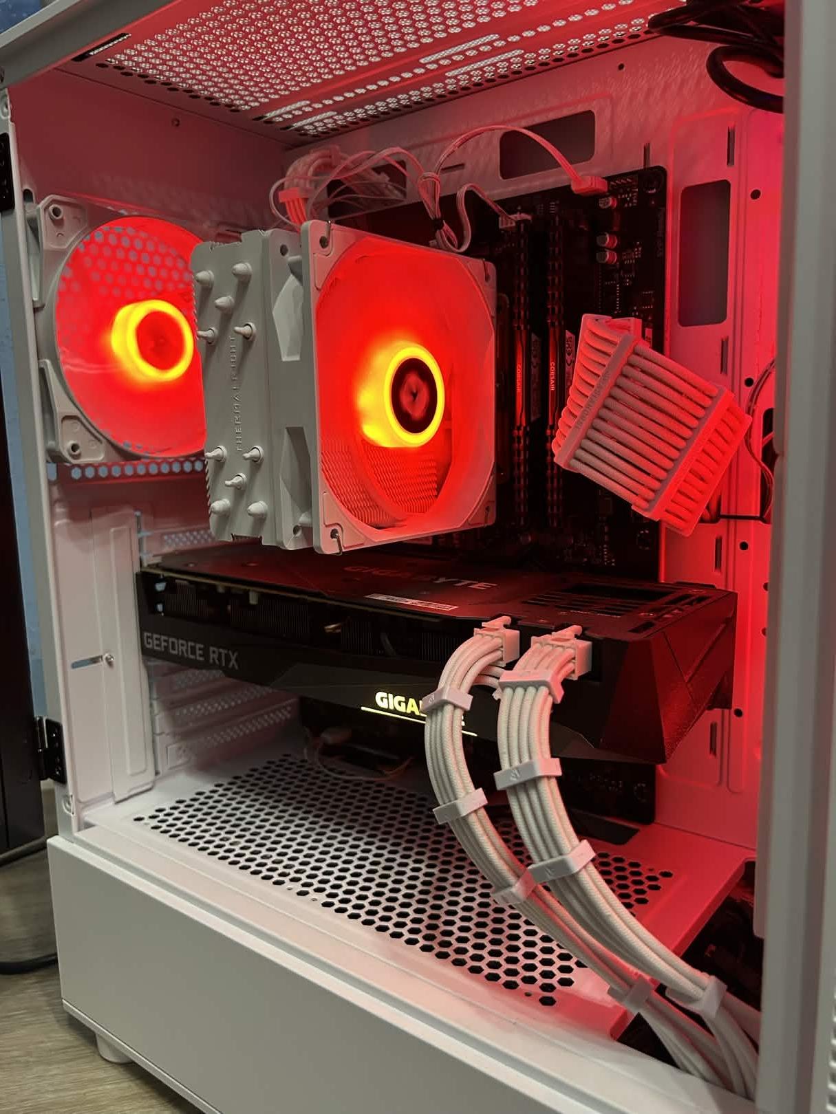 ALL WHITE NVIDIA GAMING PC (3070, ryzen 7, 32gb ram)