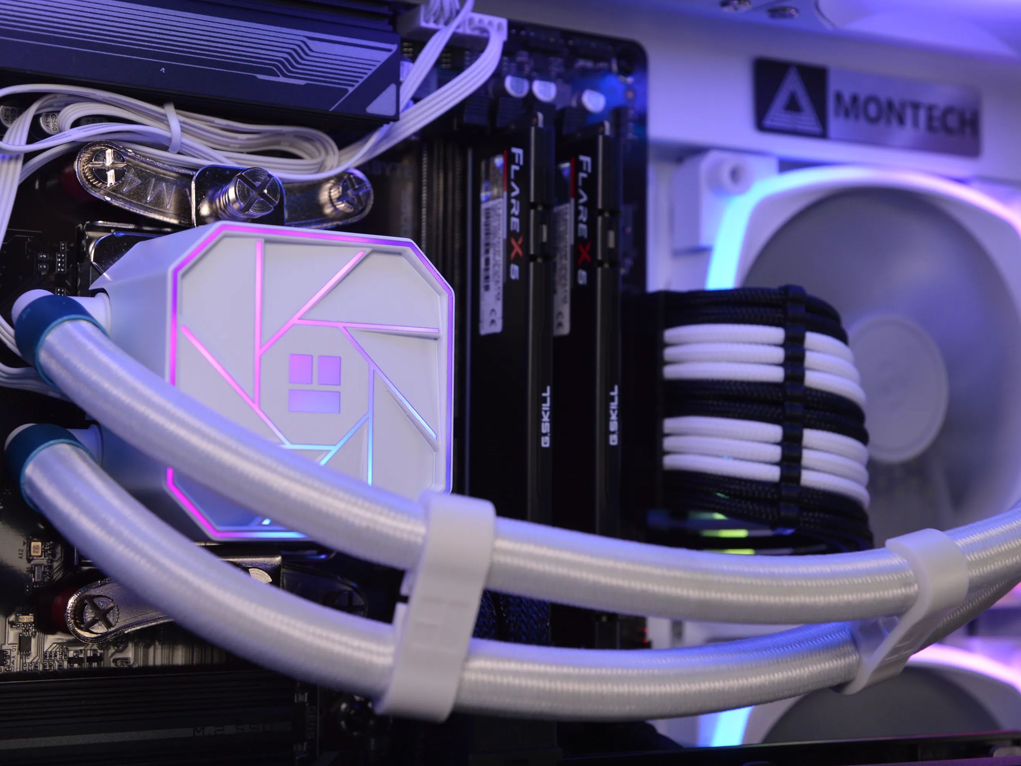 🌨️🌨️| RTX 4070 Ti 12GB| Ryzen 7 7700X | 32 GB DDR5 RAM | 2TB GEN 4 NVME SSD | Snow Cloud |