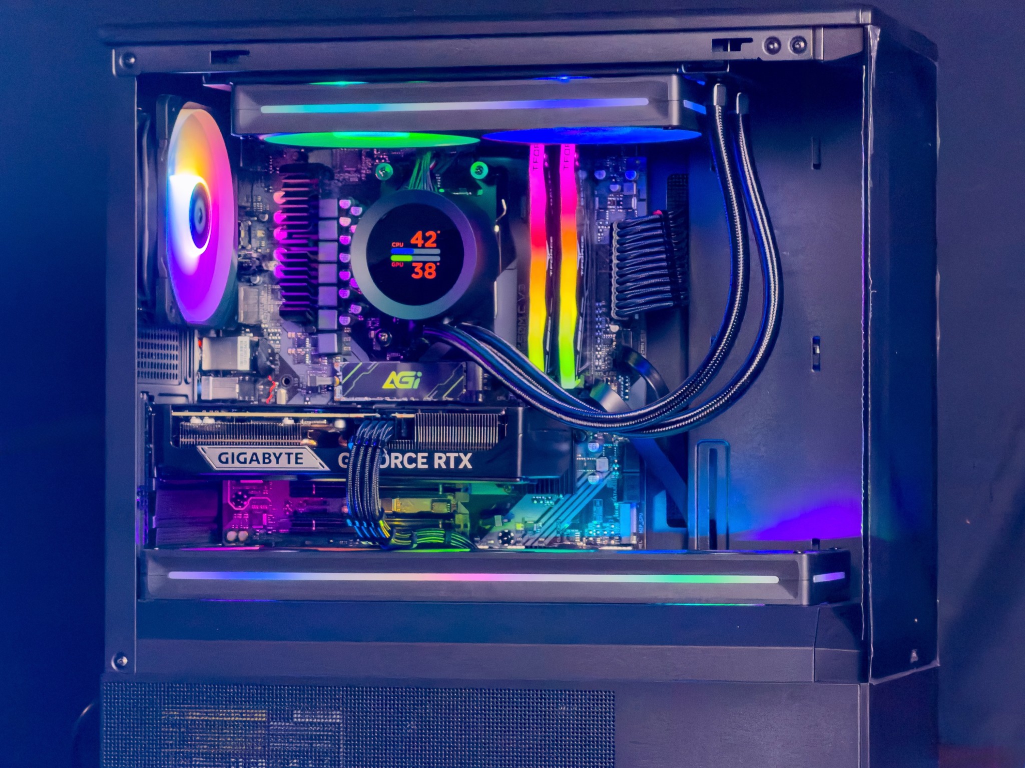 Lumenforge | RTX 5060ti 16gb | R5 7600x | RGB 16gb DDR5 | 1TB SSD