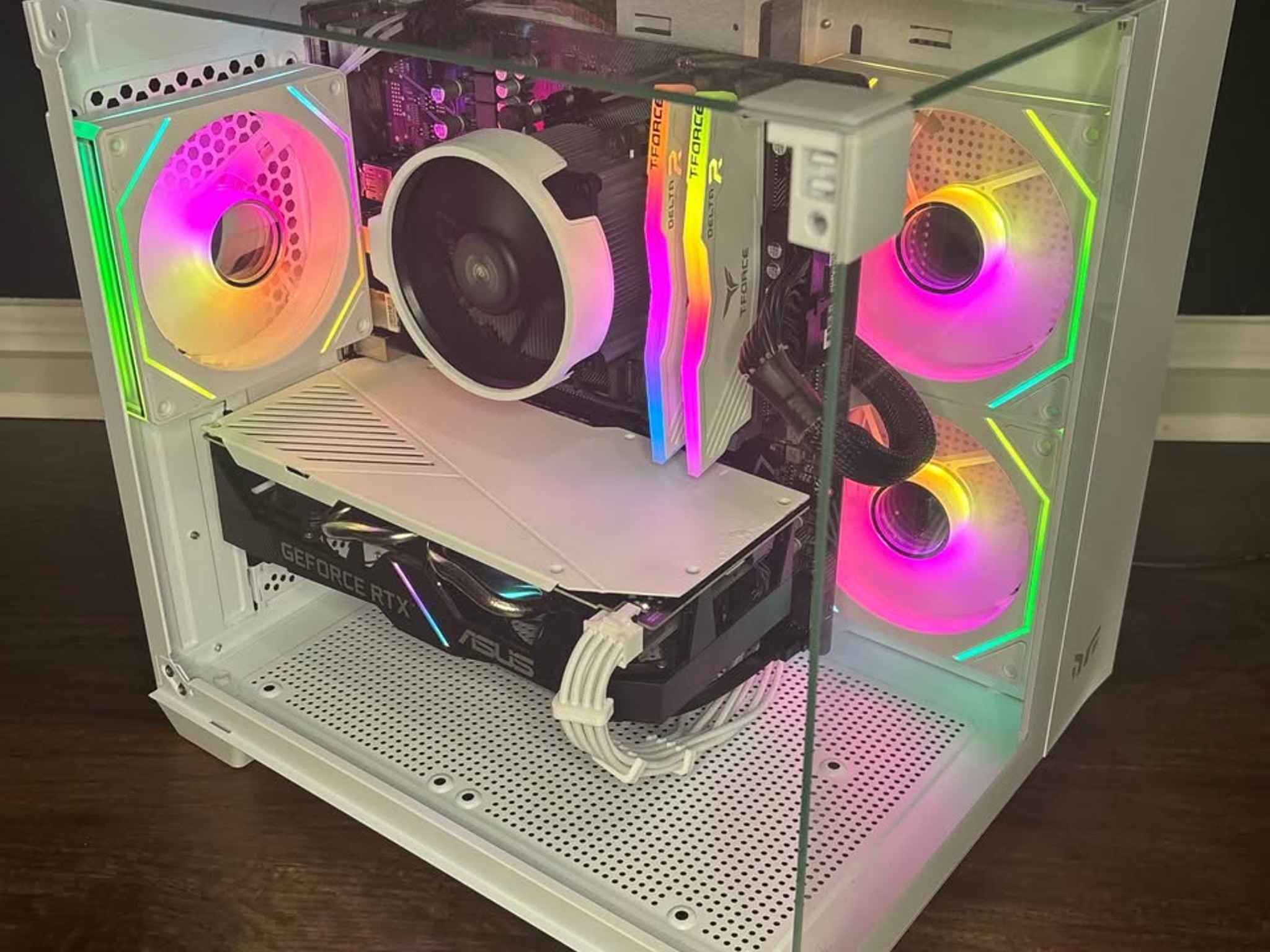 White Gaming PC (RTX 2060 6GB + AMD Ryzen 7 2700 + 16GB DDR4 + SSD + HDD)