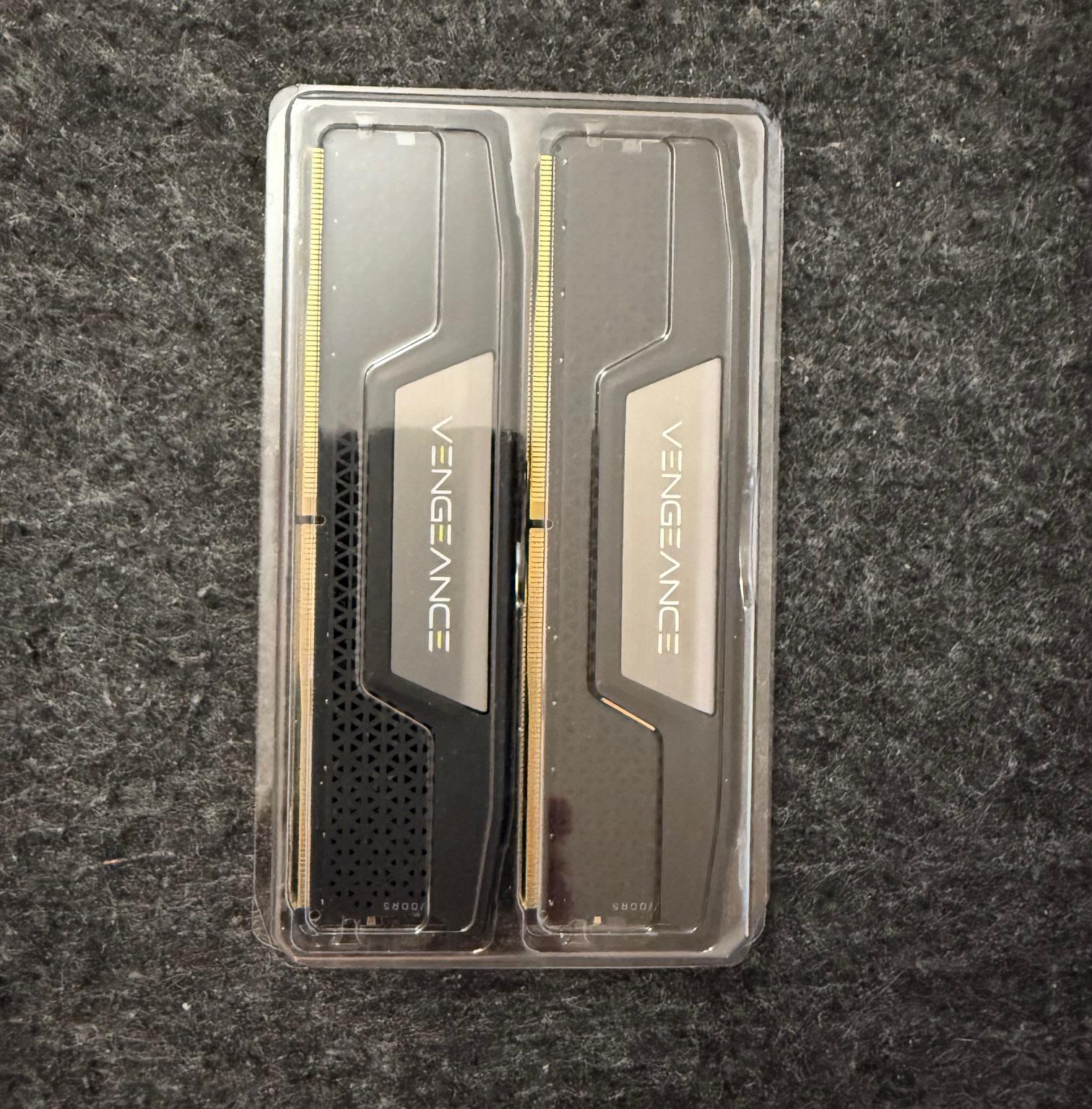CORSAIR VENGEANCE DDR5 RAM 64GB (2x32GB) 5200MHz (CMK64GX5M2B5200C40)