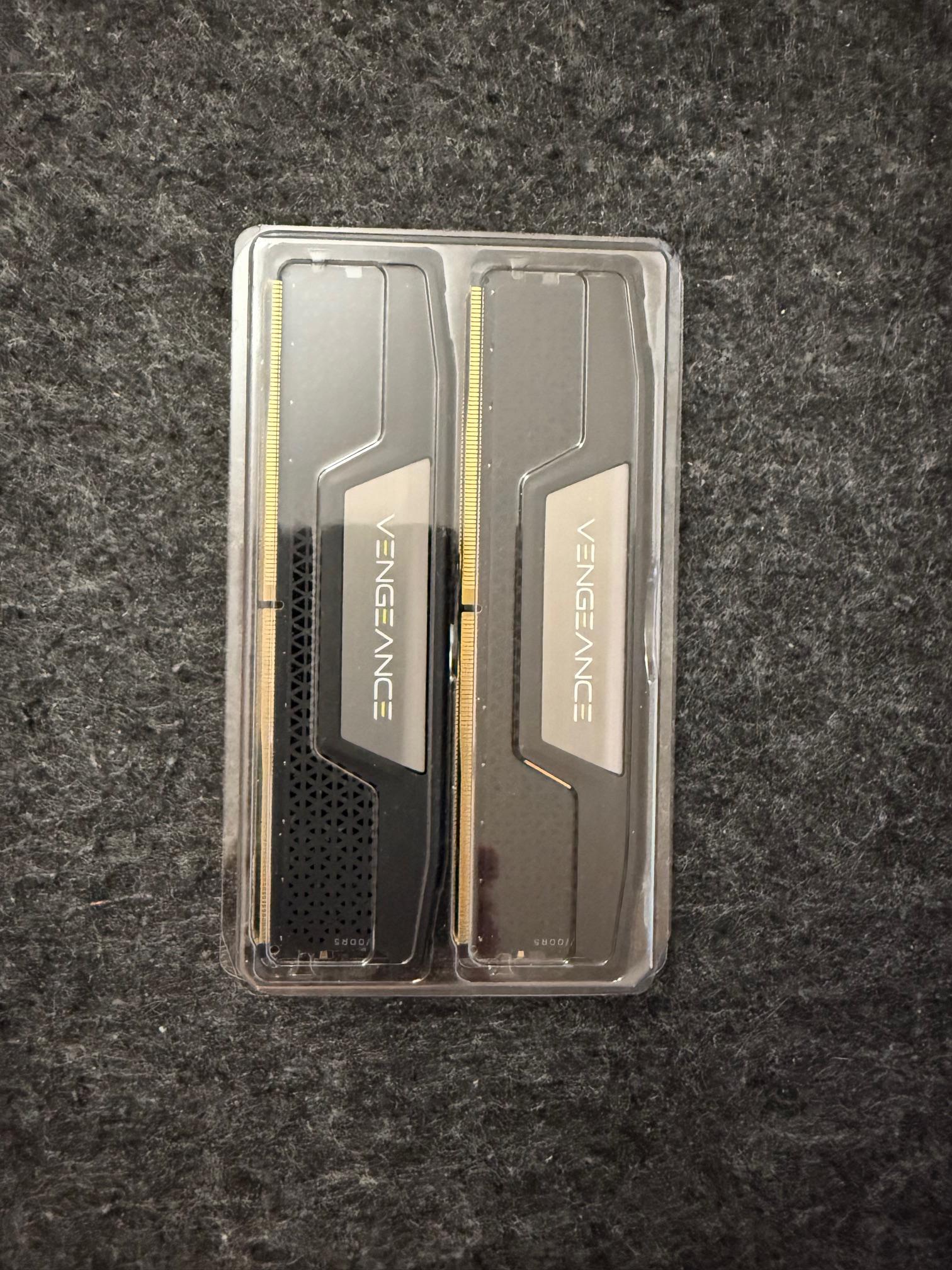 CORSAIR VENGEANCE DDR5 RAM 64GB (2x32GB) 5200MHz (CMK64GX5M2B5200C40)