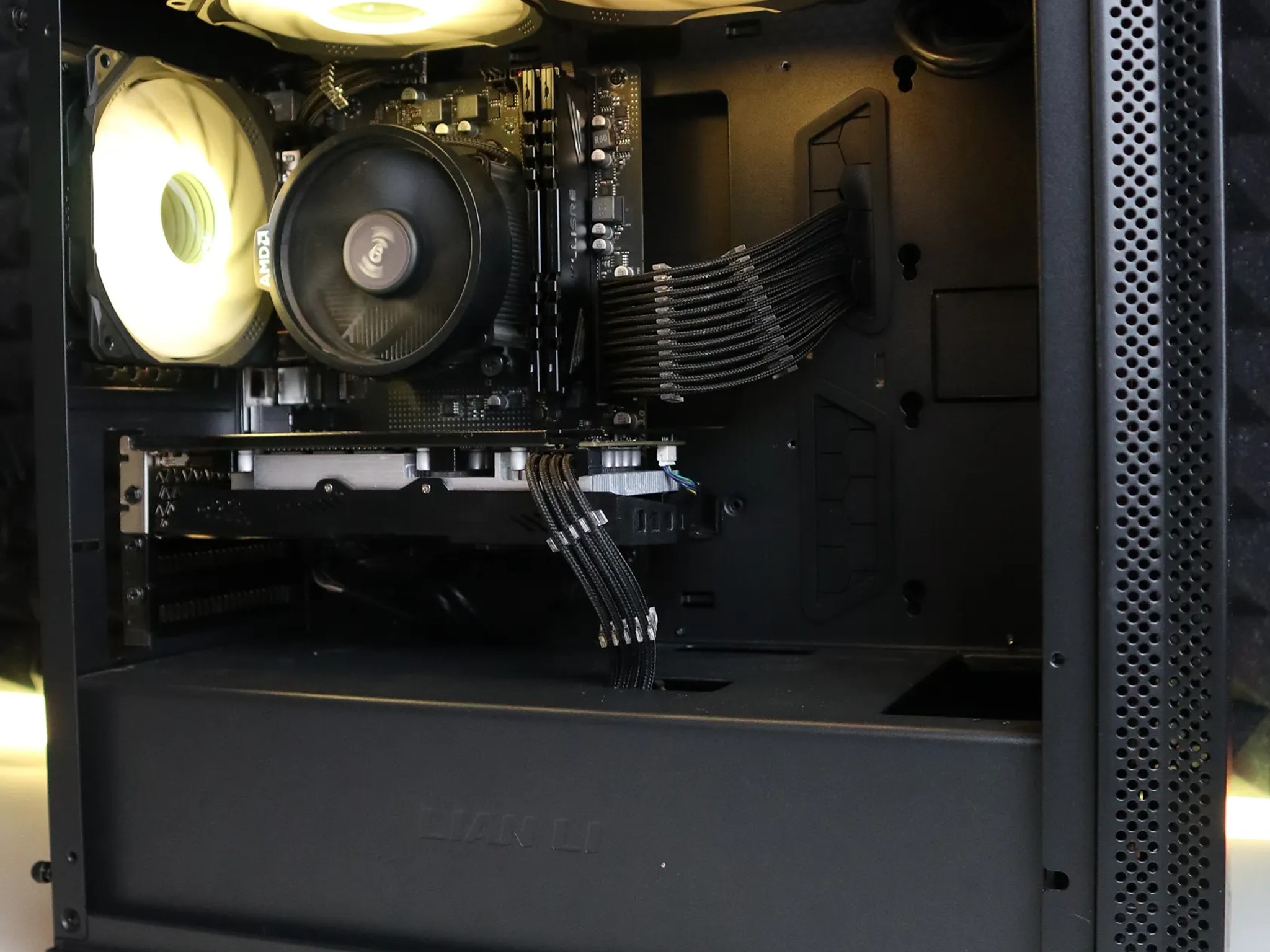 Bolt | Ryzen 3 1200/RX 560XT 8GB Gaming PC