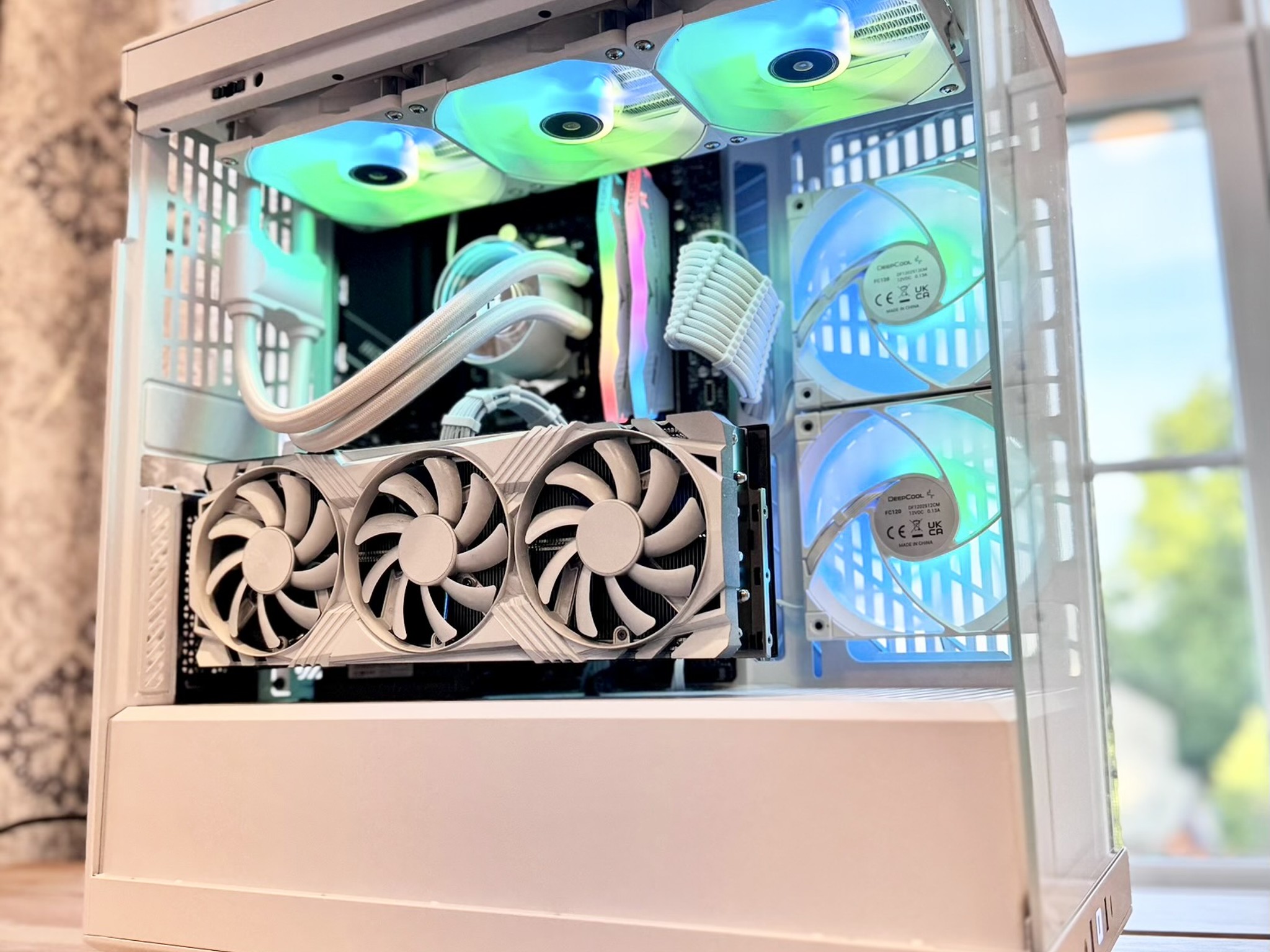 4070TI, Ryzen 7 7700x, 32GB DDR5, 2TB SSD | White 4K Gaming PC
