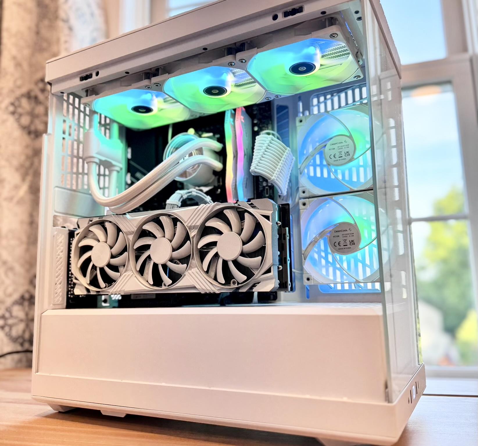 4070TI, Ryzen 7 7700x, 32GB DDR5, 2TB SSD | White 4K Gaming PC