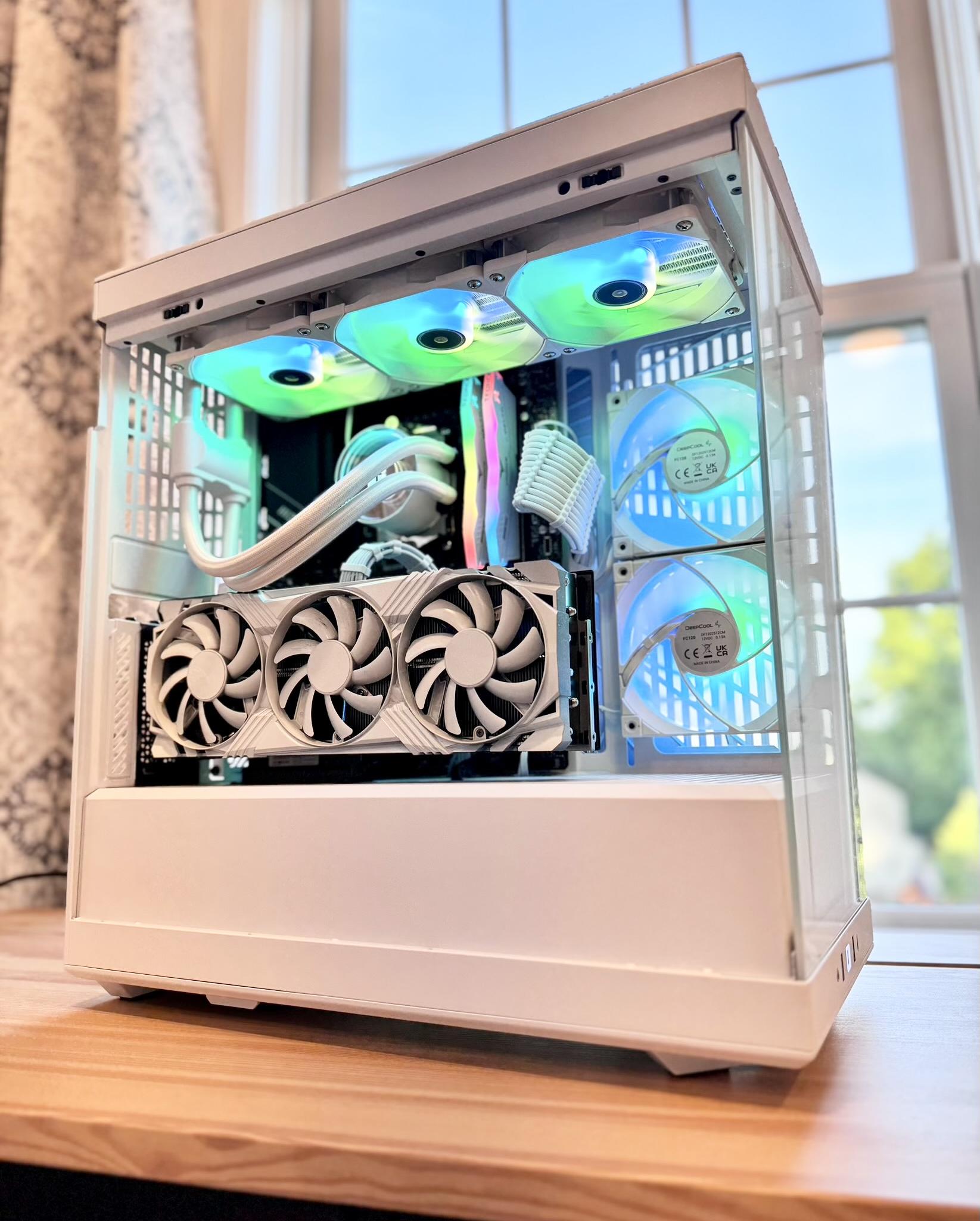 4070TI, Ryzen 7 7700x, 32GB DDR5, 2TB SSD | White 4K Gaming PC