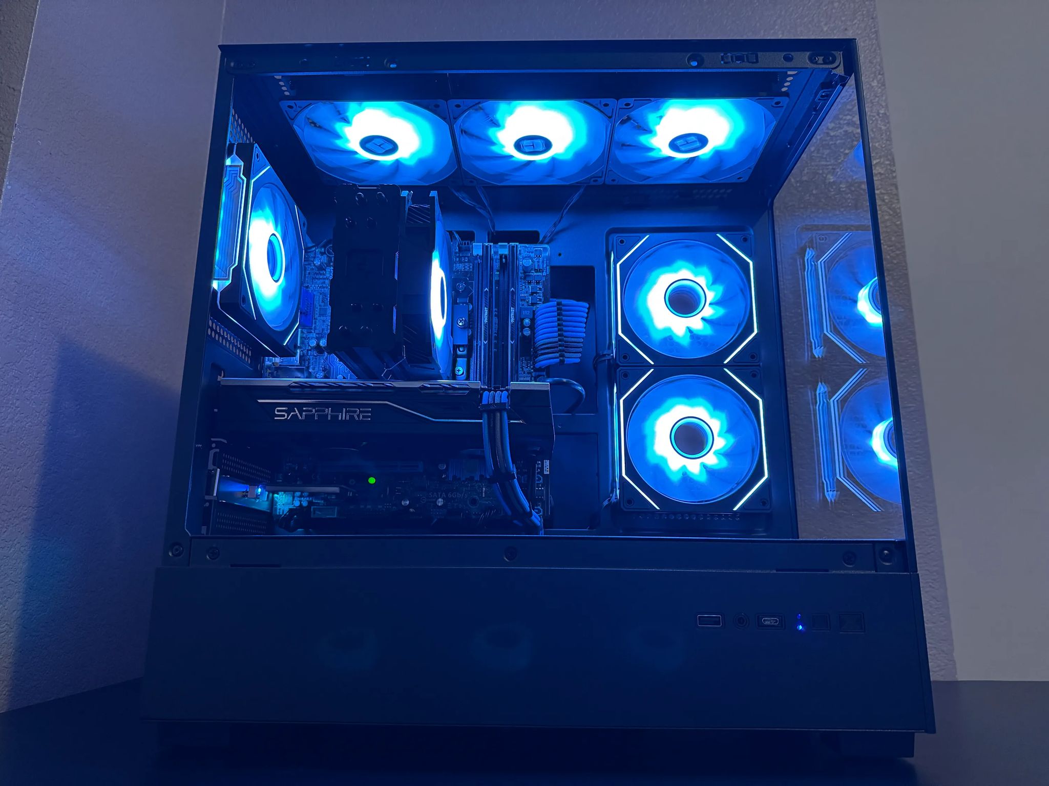 Intel i7 | RX 580 8GB | 500GB SSD | 16GB RAM | WiFi & Bluetooth