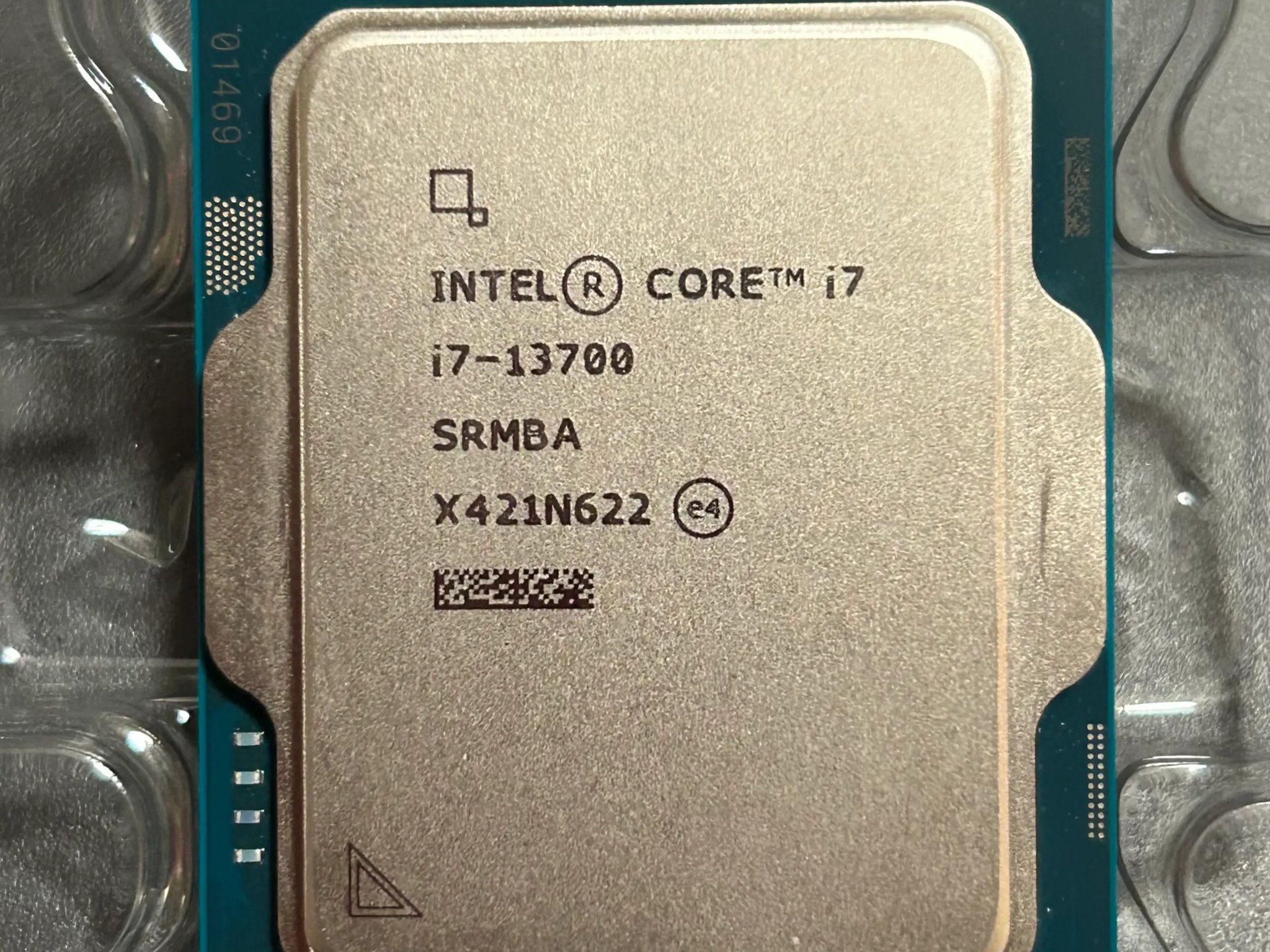 i7-13700