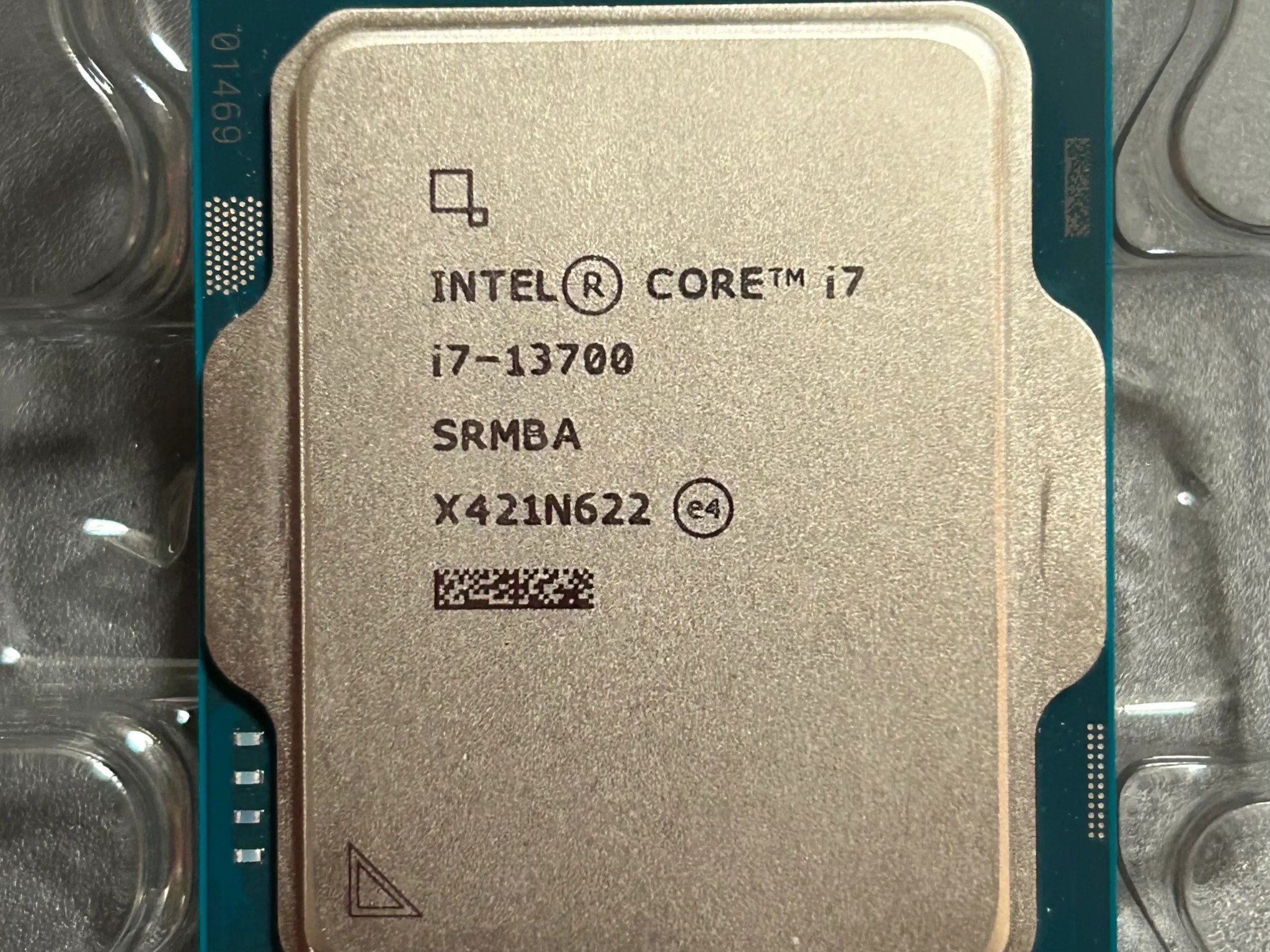 i7-13700