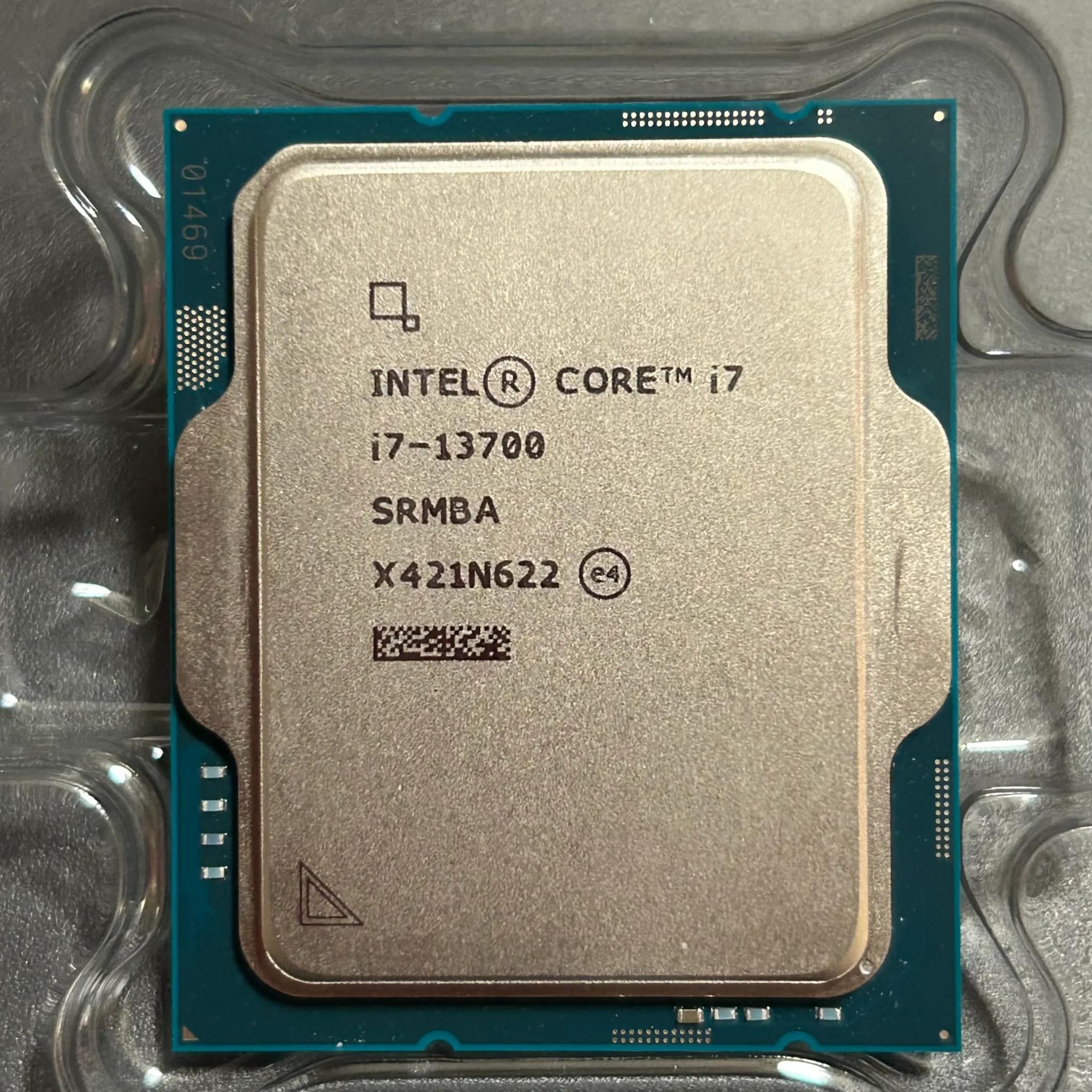 i7-13700