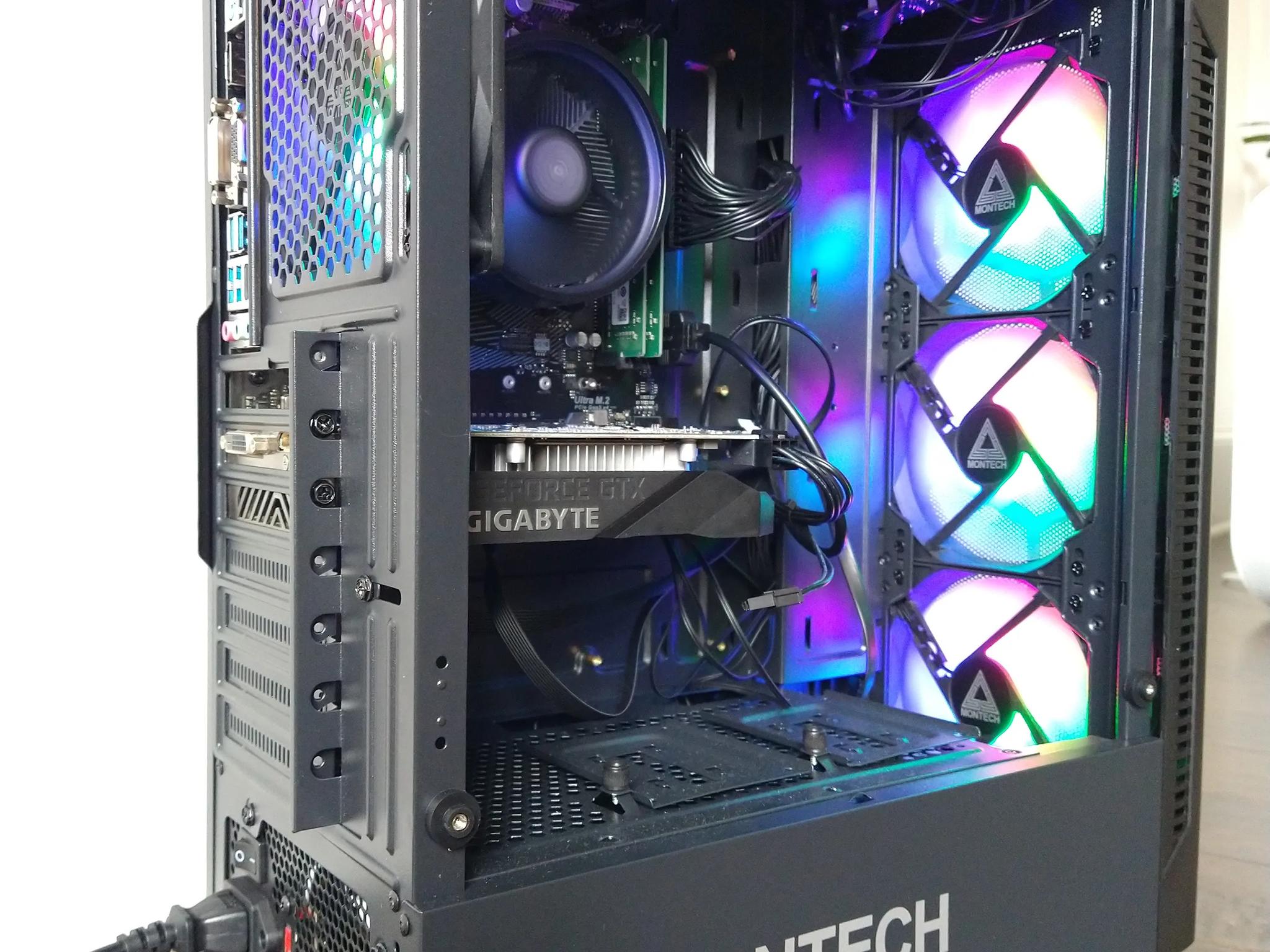 PC Gaming Desktop - GTX 1650 Super + Ryzen 5 4500 - 16GB RAM - 223GB SSD - Windows 10 - RGB Case