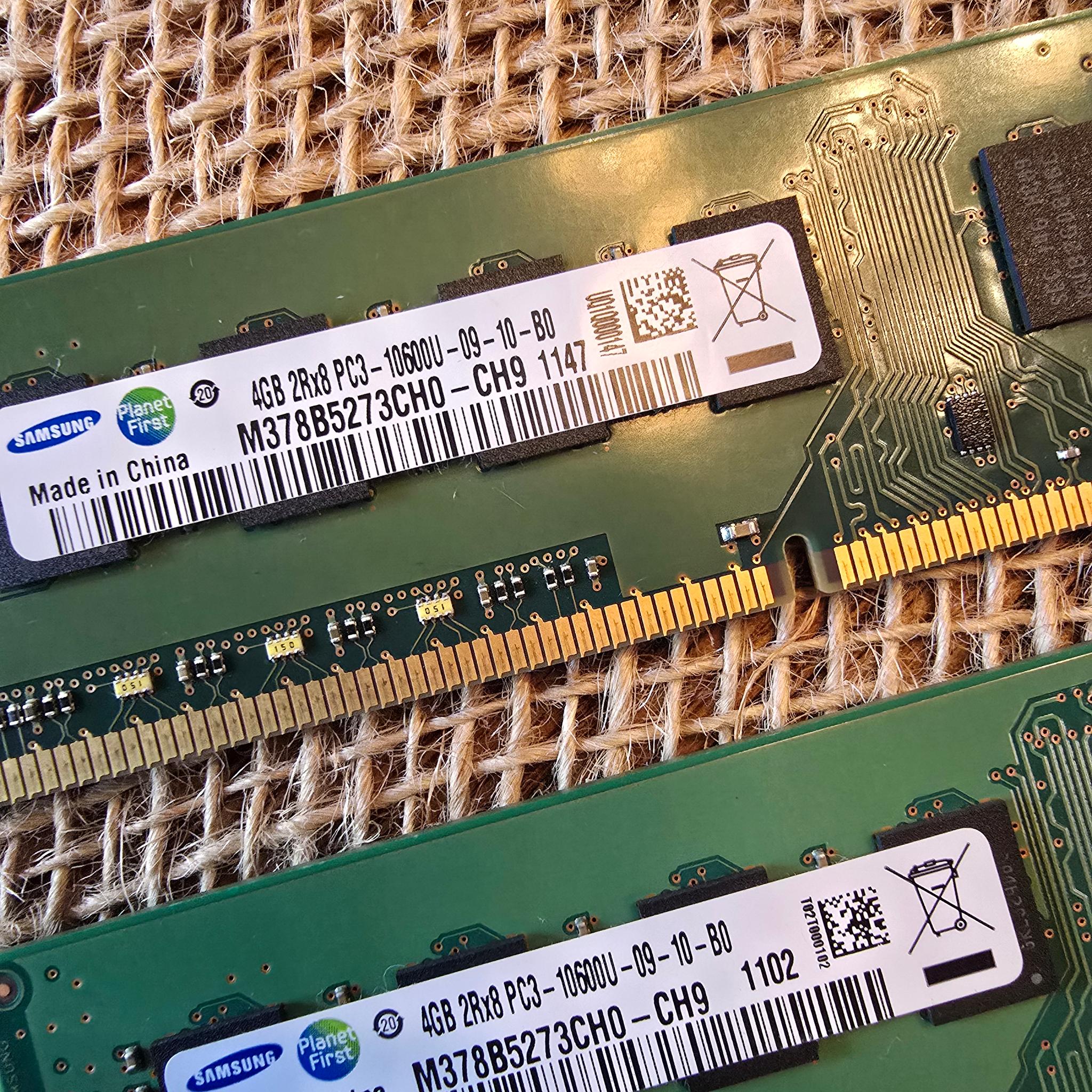 Samsung 4GB PC3-10600 DDR3- 1333MHz non-ECC Unbuffered CL9 240-Pin M378B5273CH0-CH9 2Rx8 Dual Rank