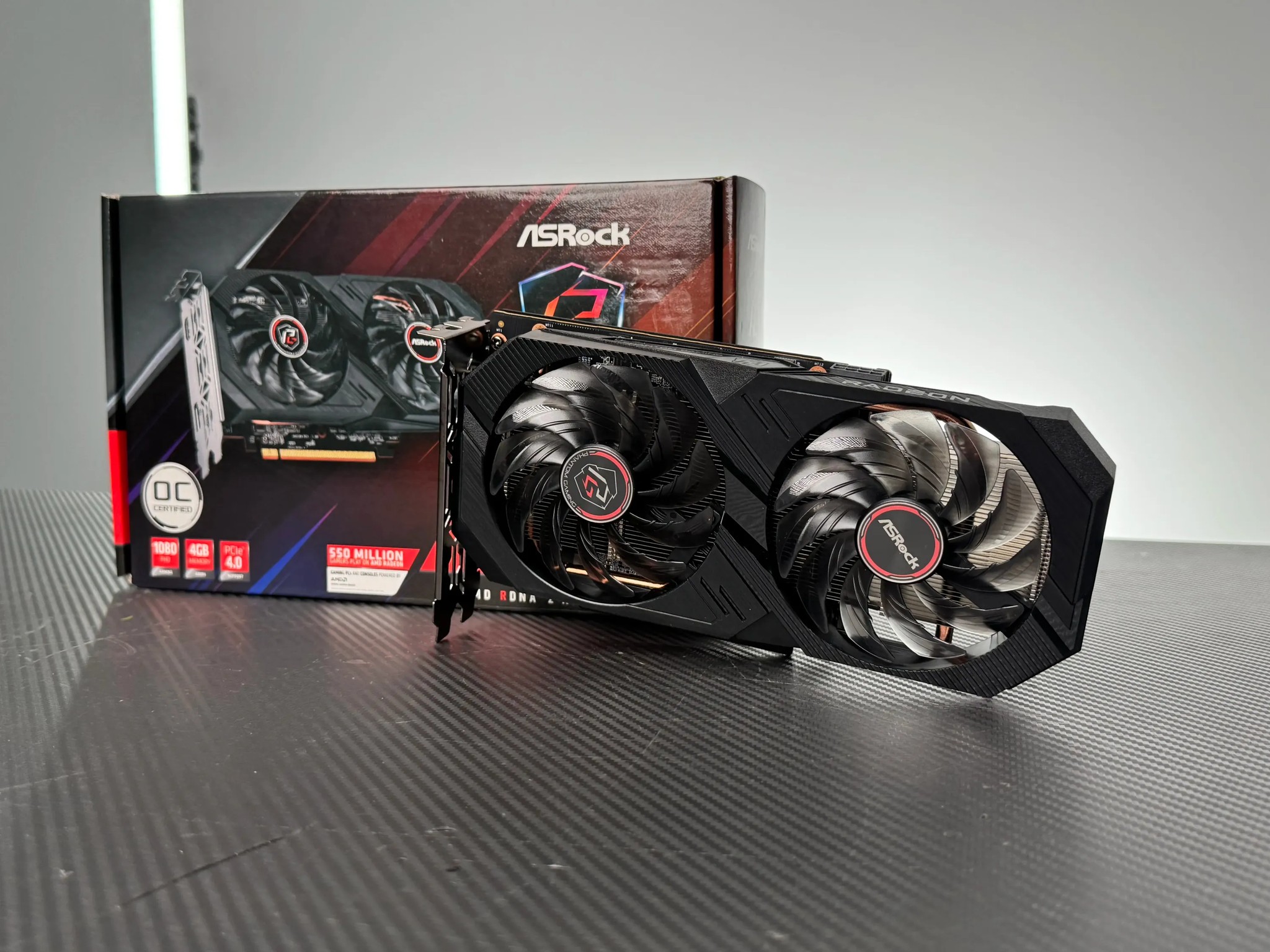 AMD Radeon RX 6500 XT Phantom Gaming