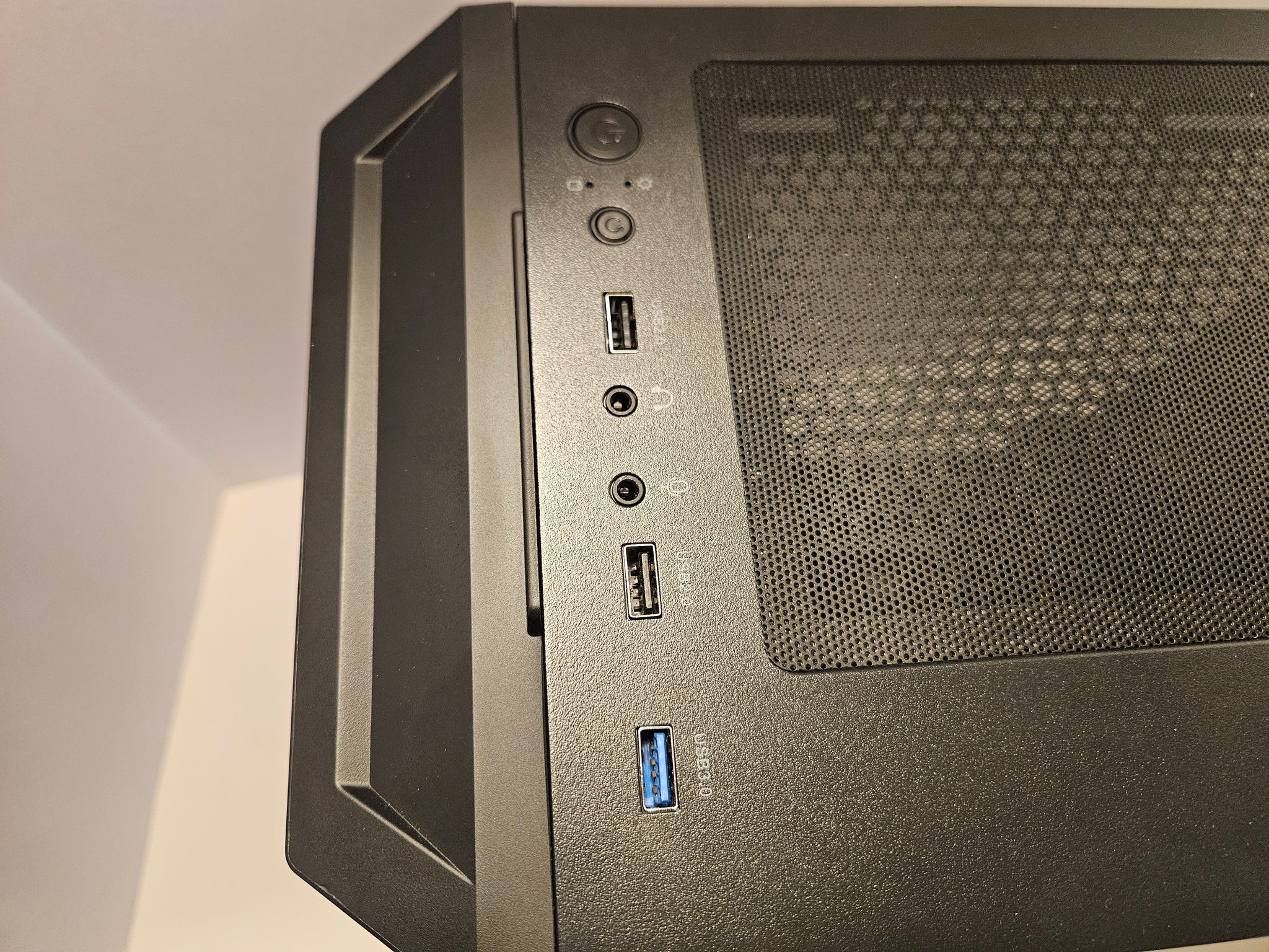 GTX 1080 | 32GB RAM | 10-Core CPU E5-2680 v2 | NVMe SSD(256gb)+HDD(512gb) | Win 11 Custom PC TPM 2.0