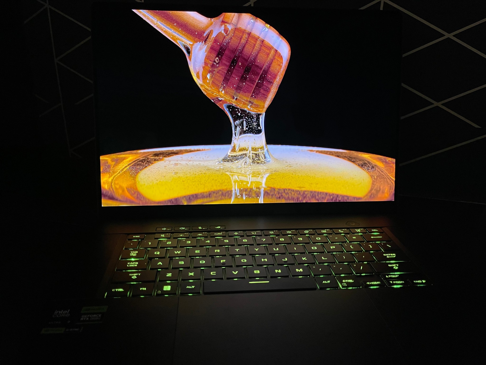 ROG Zephyrus G16 OLED/ RTX 4090/ Ultra 9 / 32Gb DDR5/ 2Tb.