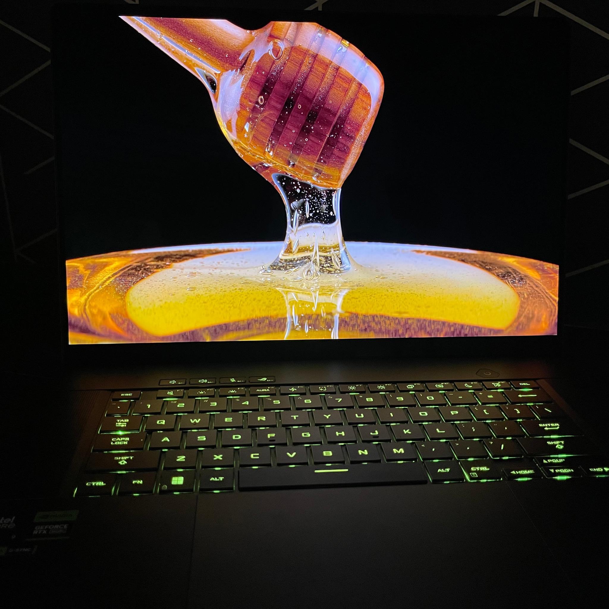 ROG Zephyrus G16 OLED/ RTX 4090/ Ultra 9 / 32Gb DDR5/ 2Tb.
