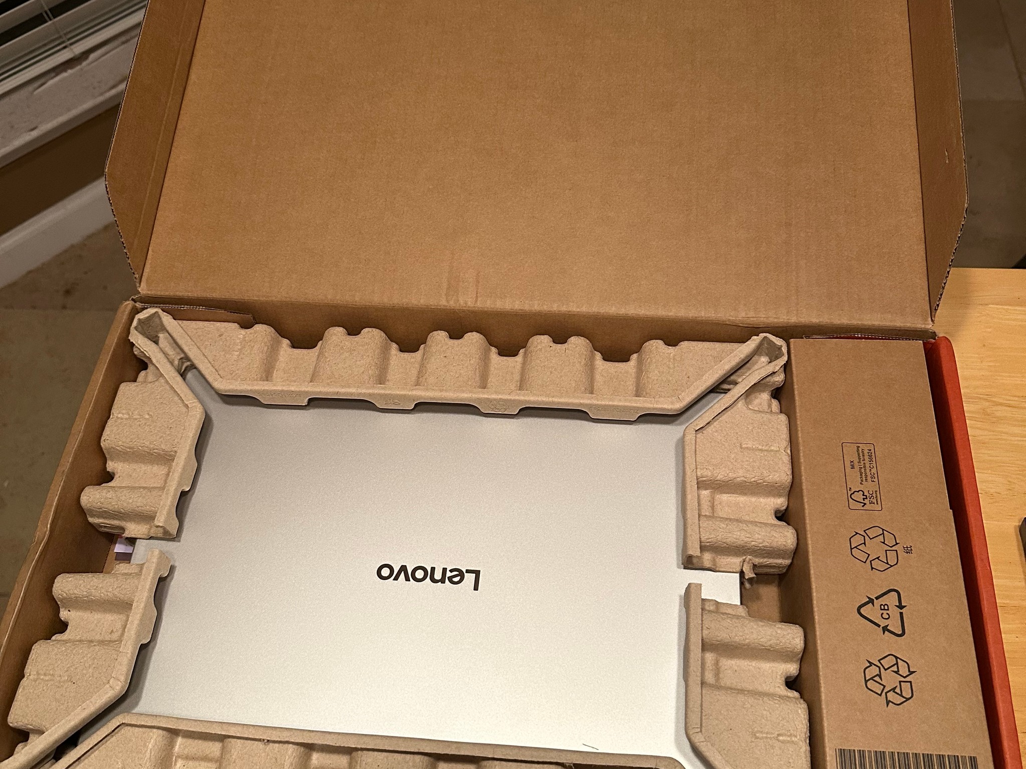 New Lenovo Yoga OLED 16" 7a 2-in-1 Touchscreen Laptop - AMD Ryzen AI 7 445 - 24G RAM - 512GB SSD
