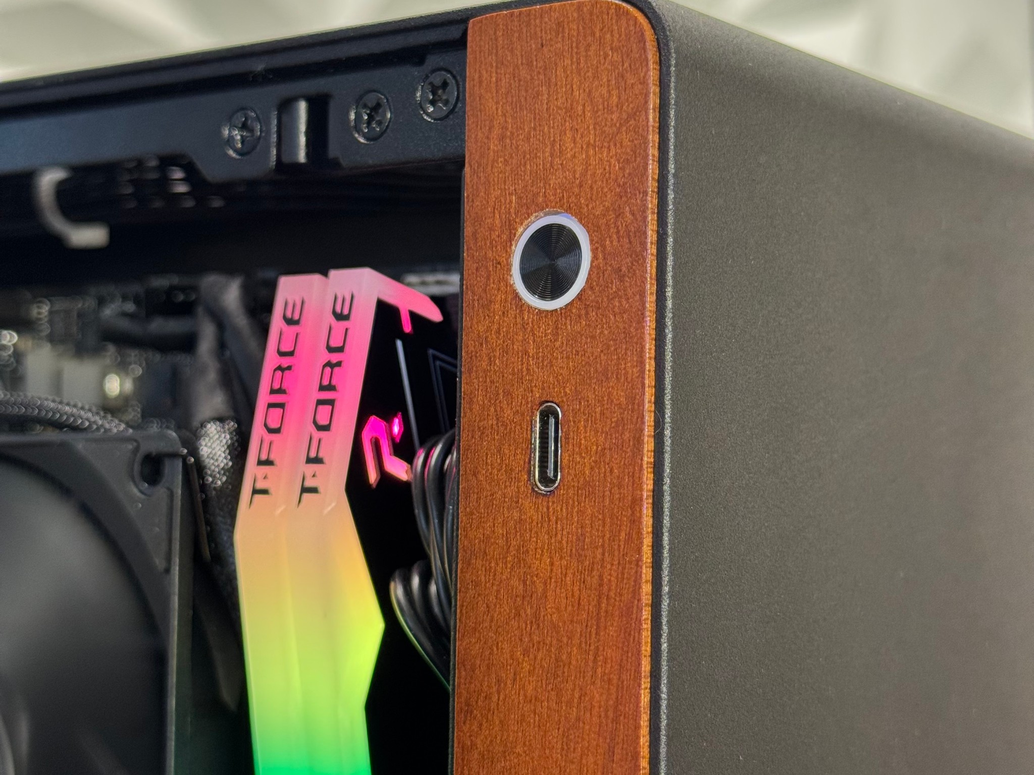 Mini Itx Gaming pc / RTX 5060 / Ryzen 9600X / 16GB DDR5 / 1TB SSD / 500w psu / B650
