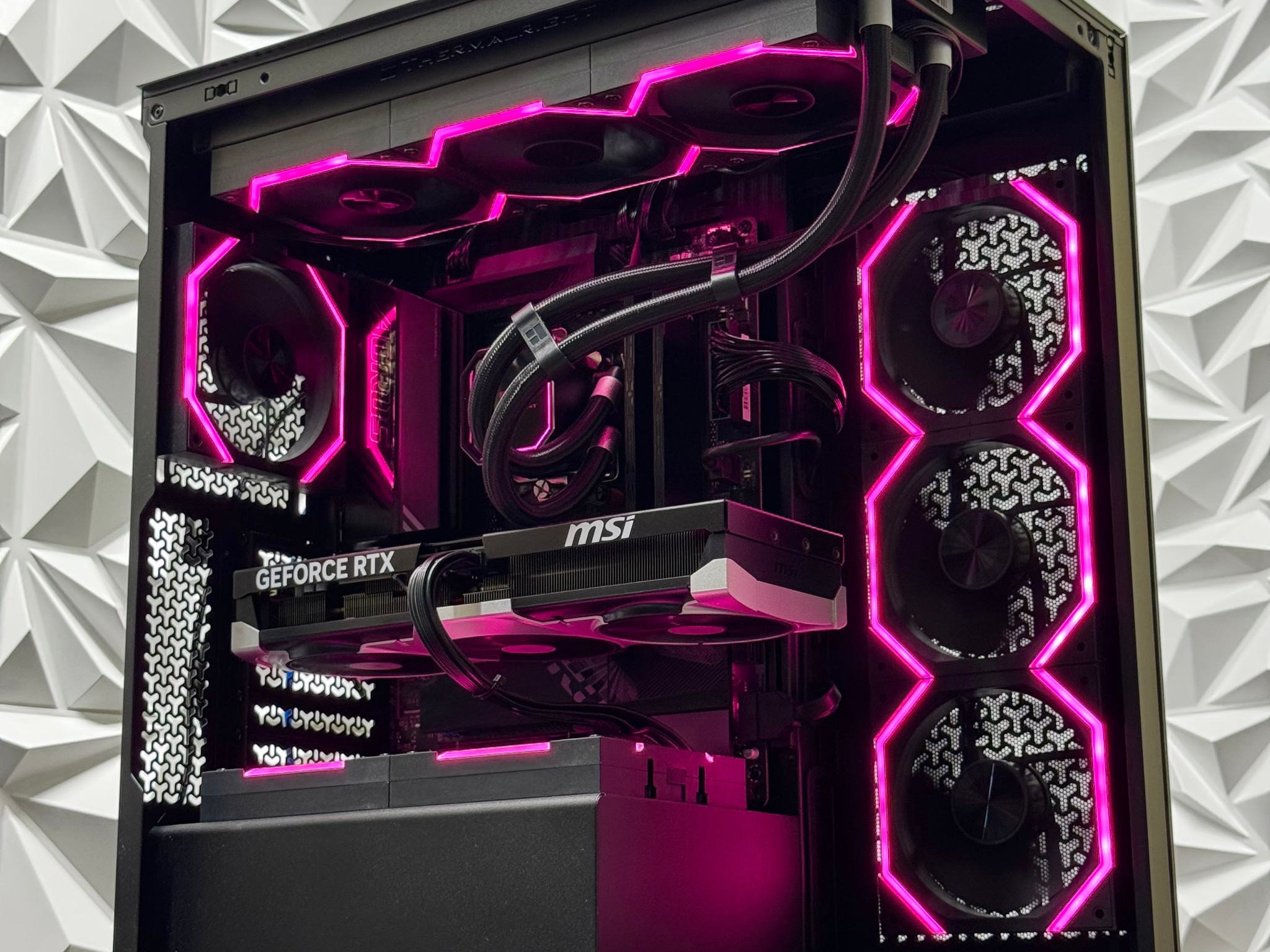 Ryzen 7 9850X3D / RTX 5070 Ti / 32GB 6400MTs DDR5 / 2TB Nvme ssd / 850w psu / X870E Motherboard