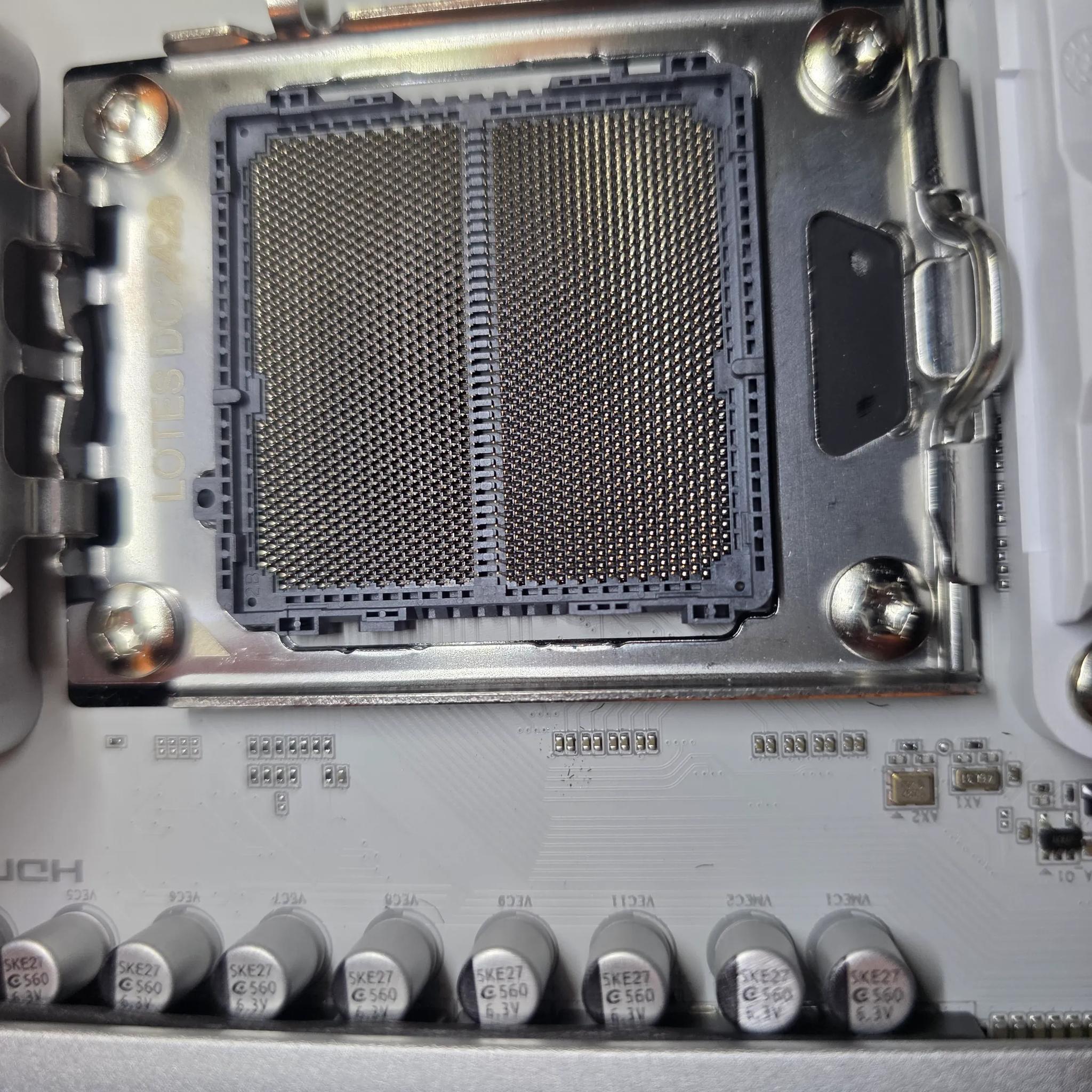 GIGABYTE X870 AORUS Elite WIFI7 ICE AMD AM5 Motherboard, ATX, DDR5, PCIe 5.0, 2.5GbE LAN