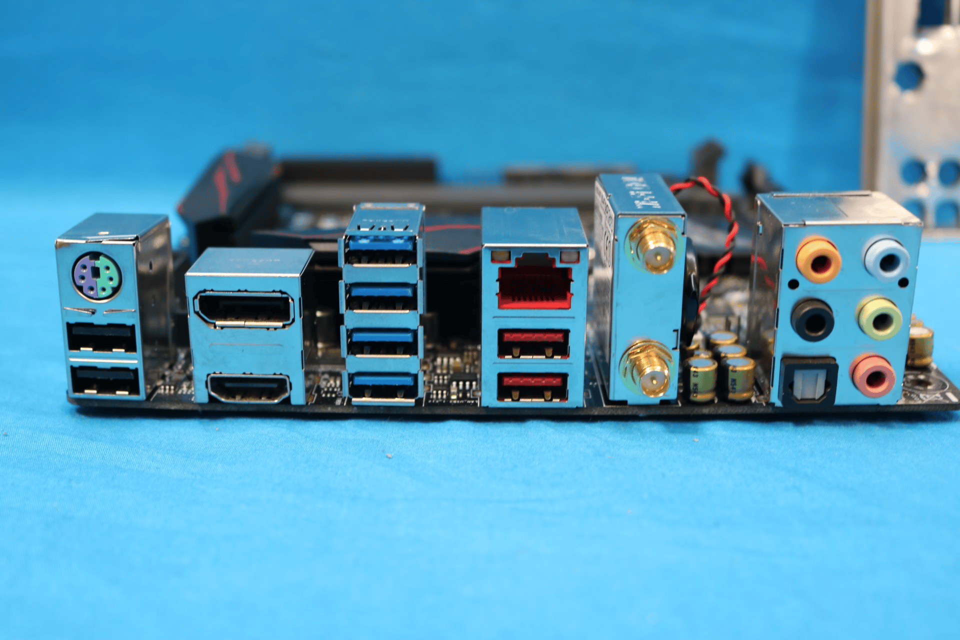 *Updated BIOS* Asus Z170I Pro Gaming Intel LGA1141/Socket H4 DDR4 mini-ITX Desktop Motherboard & I/O