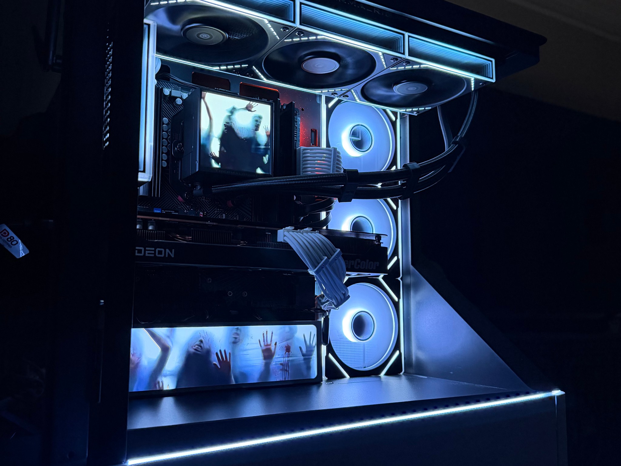 ❄️ Ryzen 7 9700X + RX 9070 GRE 12GB | 32GB DDR5 | 1TB NVMe | 360mm LCD AIO | 9” Display | Wi-Fi | Wi