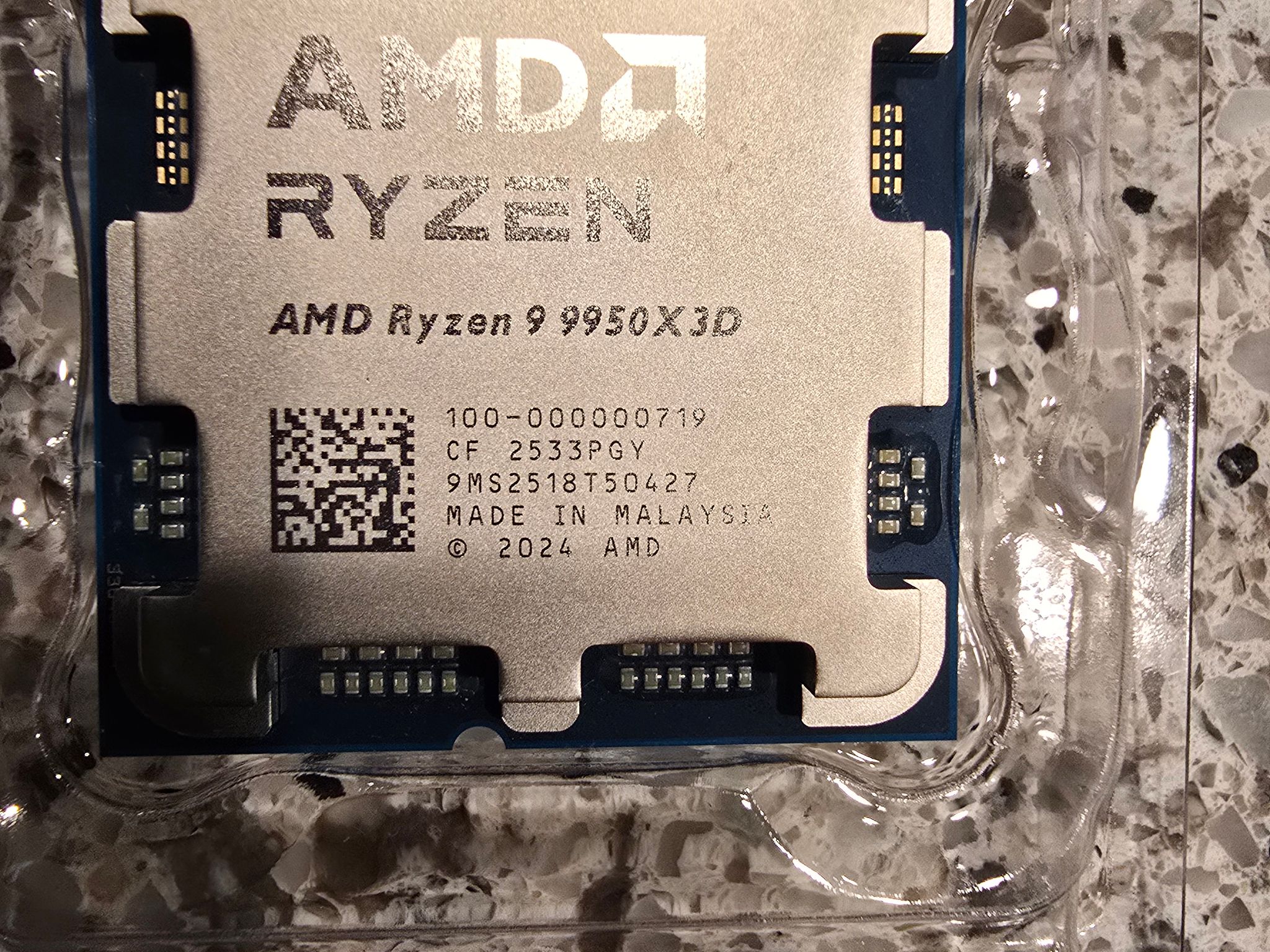 AMD Ryzen 9 9950X3d+Asus Crosshair X670E Hero+32GB DDR5 Gskill Trident Z Neo RGB 6000Mhz