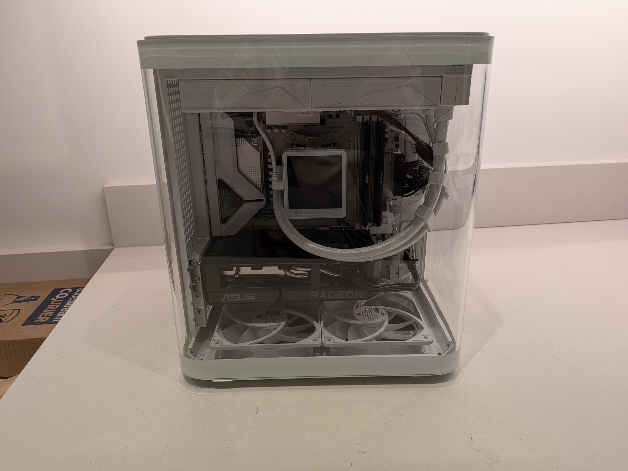 Bomb Devil AMD - RX 9060 XT 16GB, Ryzen 5 9600X, 32 GB DDR5 RAM, 2 TB Gen 5 NVME, RGB, Liquid Cooled