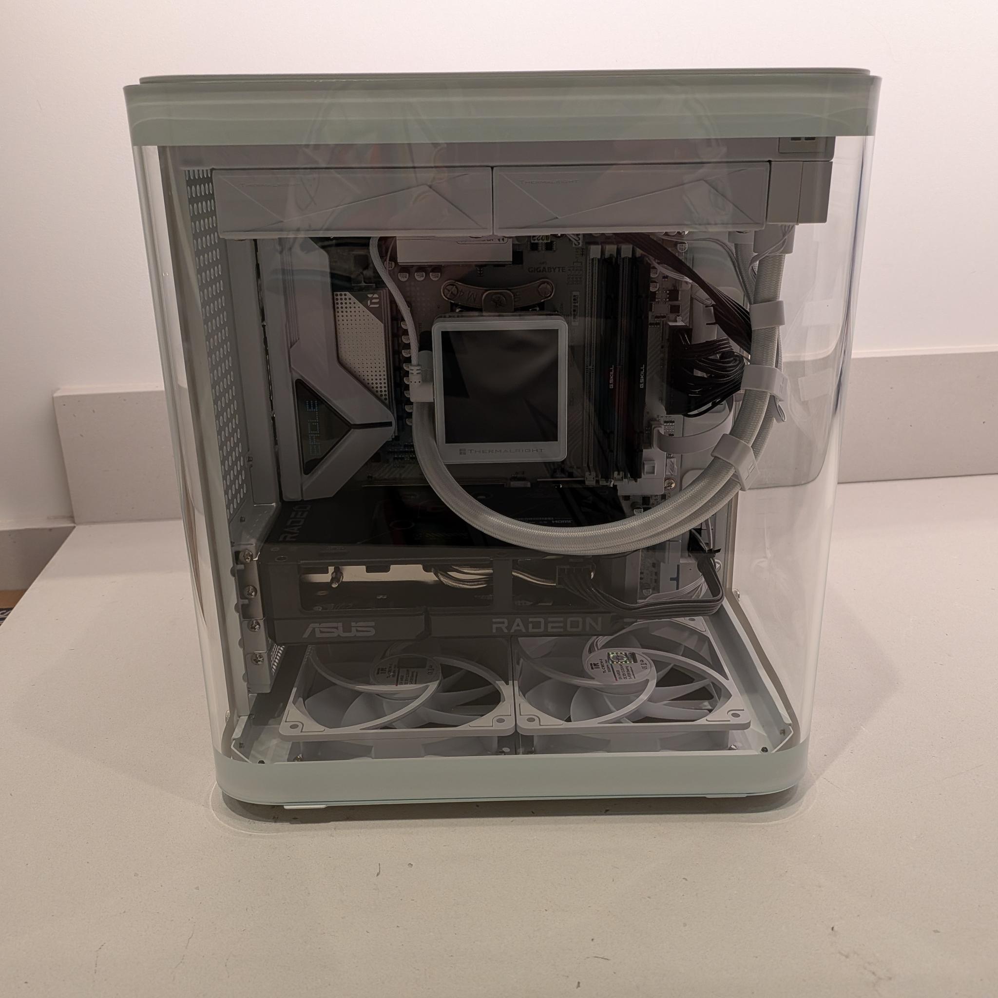 Bomb Devil AMD - RX 9060 XT 16GB, Ryzen 5 9600X, 32 GB DDR5 RAM, 2 TB Gen 5 NVME, RGB, Liquid Cooled