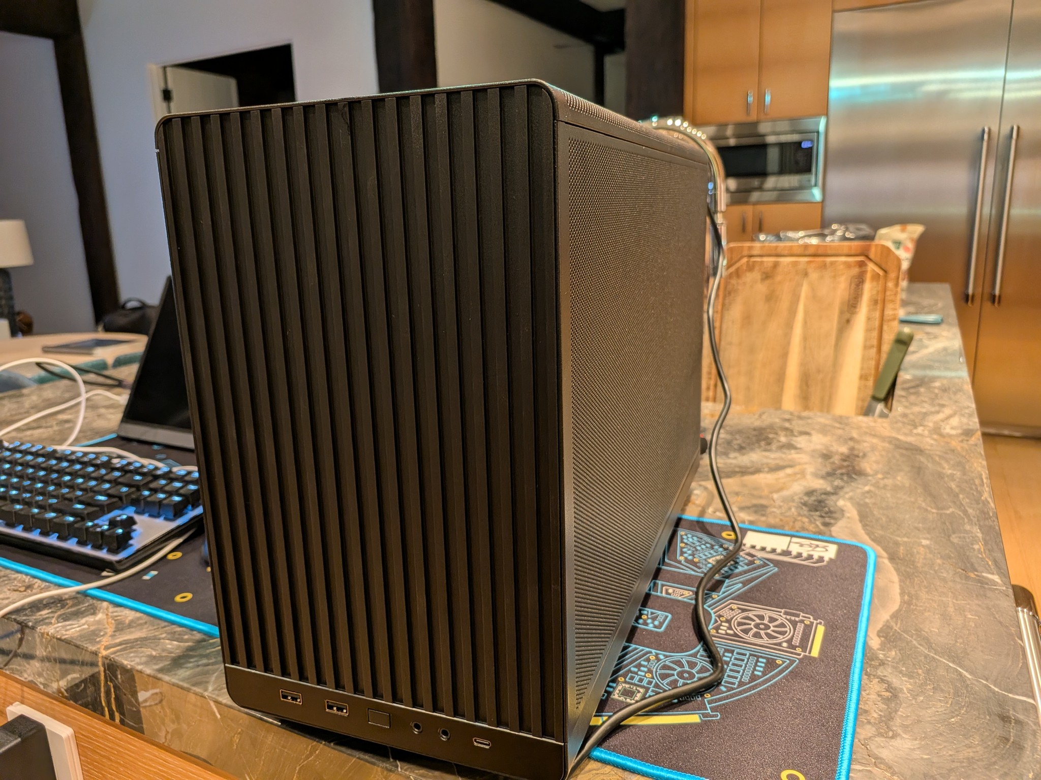 1440p Black Box - RX 7700 XT, Ryzen 9 8945HX, 32 GB DDR5 RAM, 1 TB Gen 4 NVME, Blackout