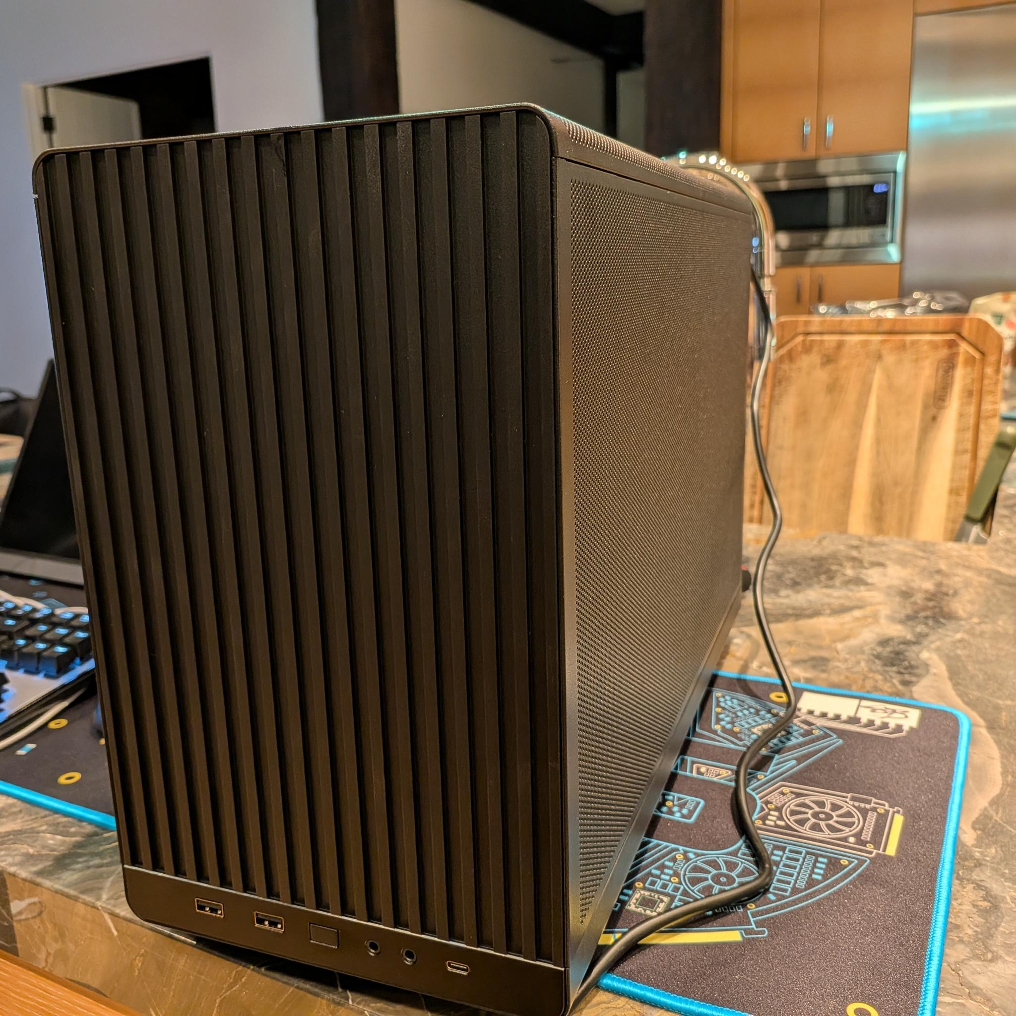 1440p Black Box - RX 7700 XT, Ryzen 9 8945HX, 32 GB DDR5 RAM, 1 TB Gen 4 NVME, Blackout