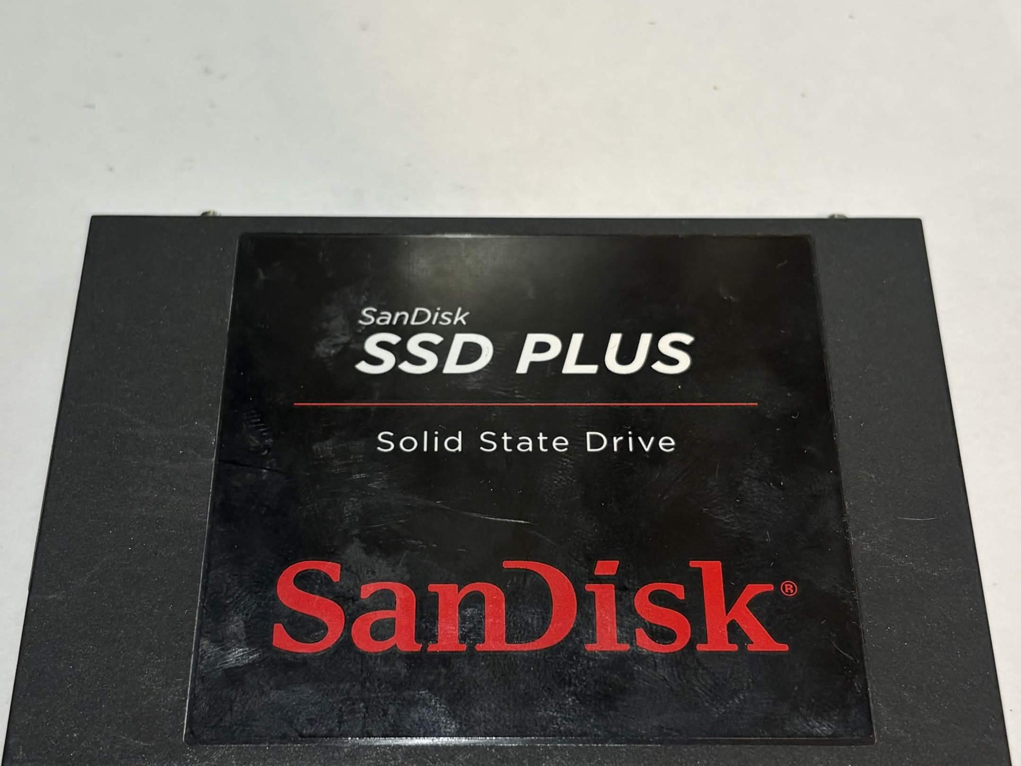 SanDisk SSD Plus 240GB 2.5” SATA SSD Tested Working (NM)