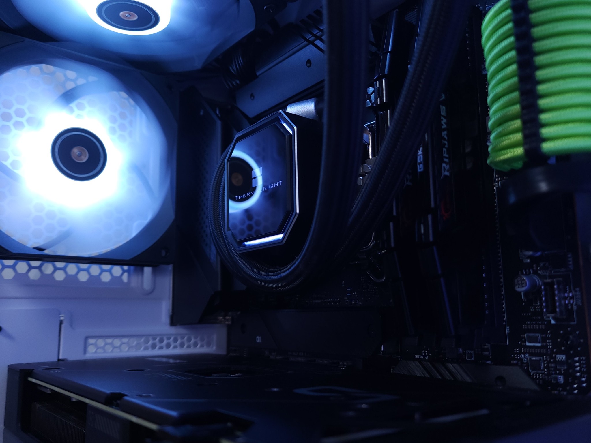 💚🤍RTX 4070 | Core i5 12600K | 32GB 3200MHz | 1TB NVMe SSD