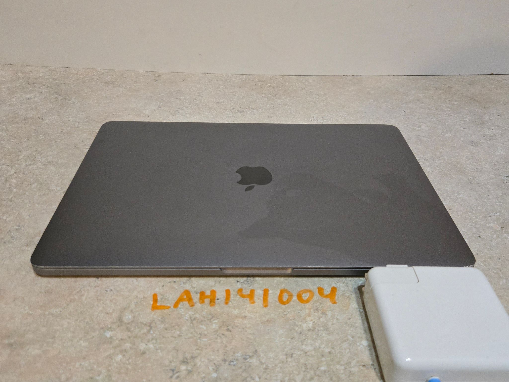 Apple Macbook Pro 13 inch Laptop - 2018 - 256GB SSD - intel i5 - Model A1989