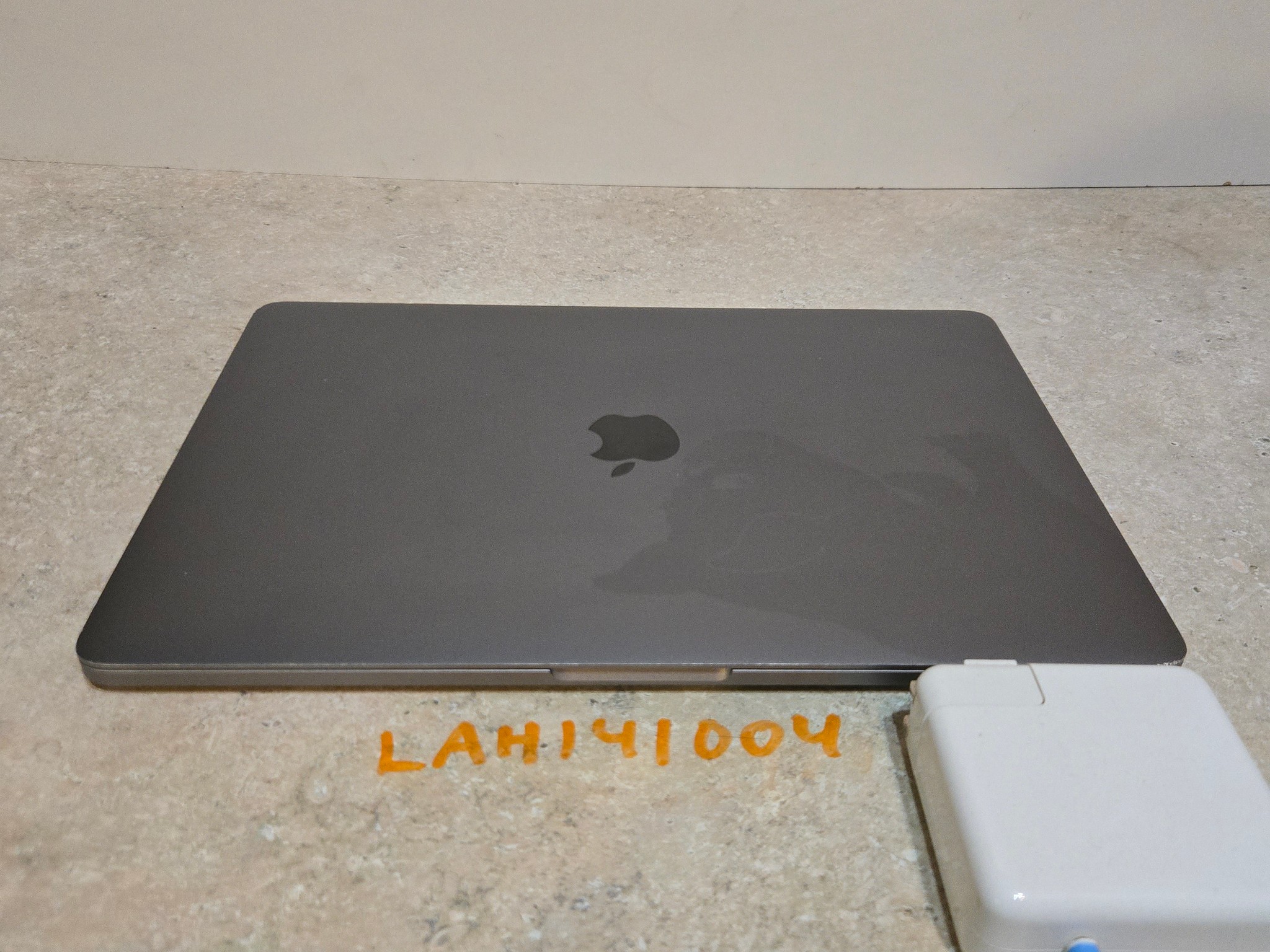 Apple Macbook Pro 13 inch Laptop - 2018 - 256GB SSD - intel i5 - Model A1989