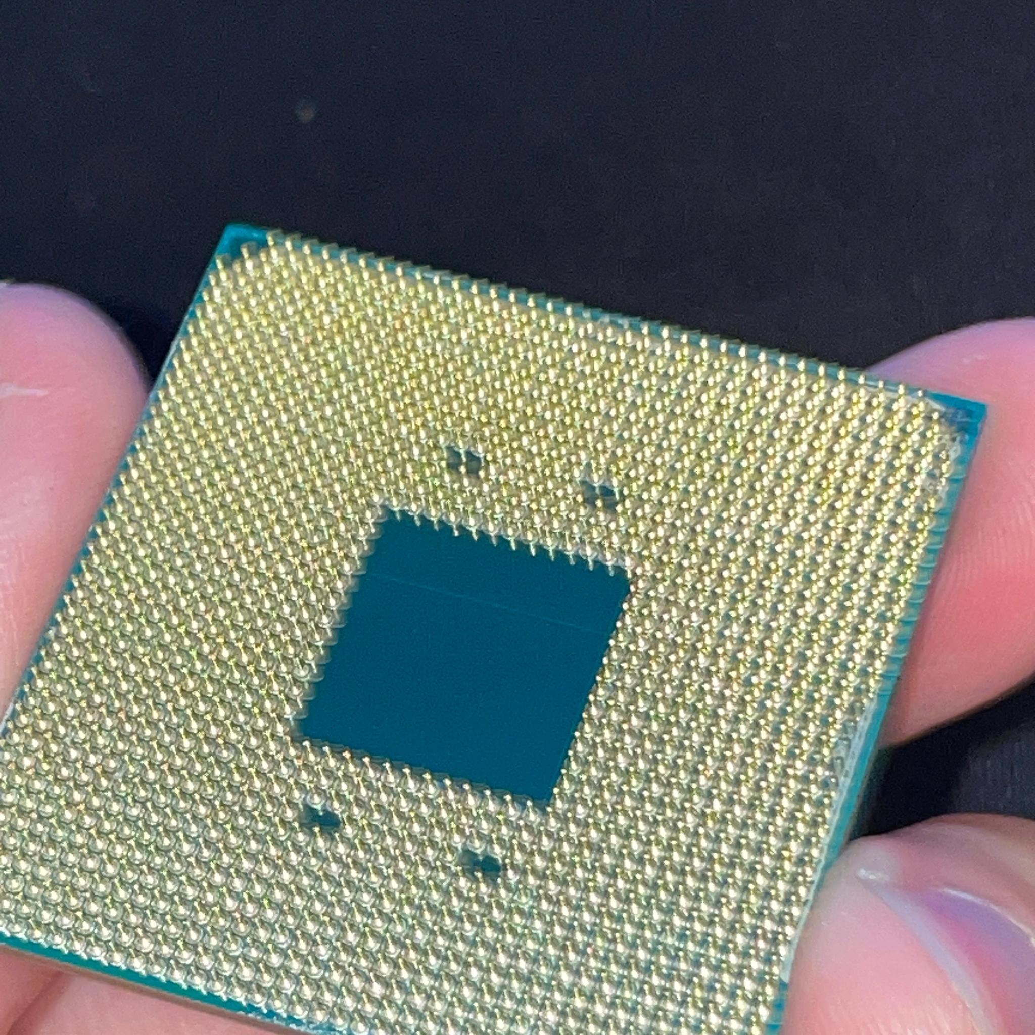 AMD Ryzen 5 3600x 6 Core, 12 Thread Processor w/ AMD Wraith CPU Cooler